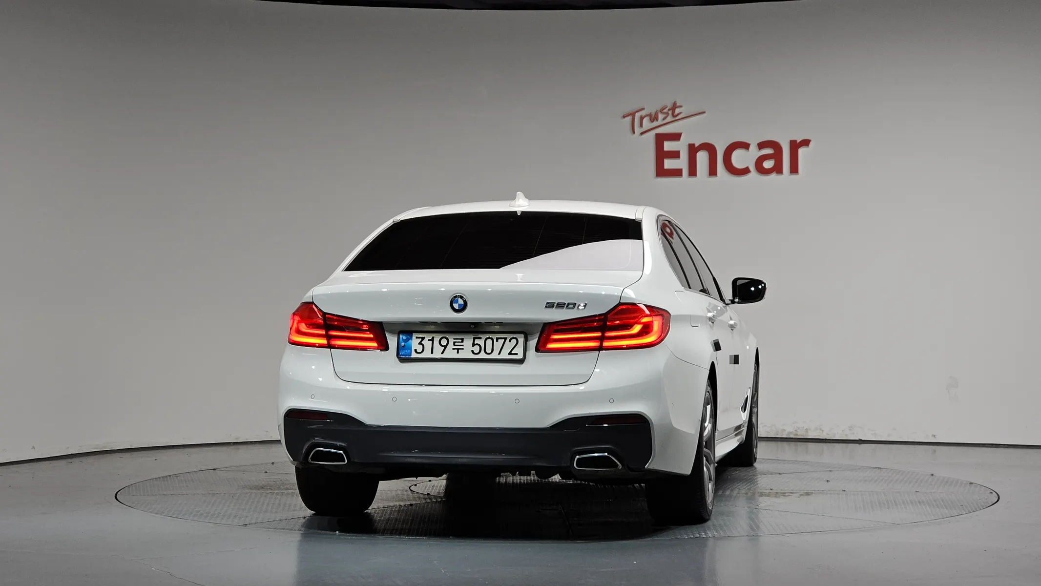 BMW 5 Series (G30) 520d M 2017 3/38