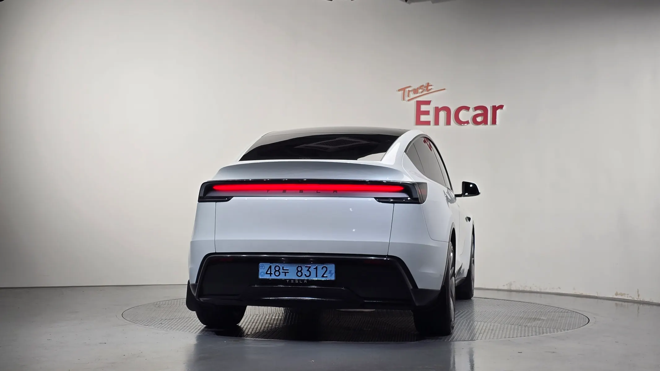 Tesla Y RWD 2026 3/5