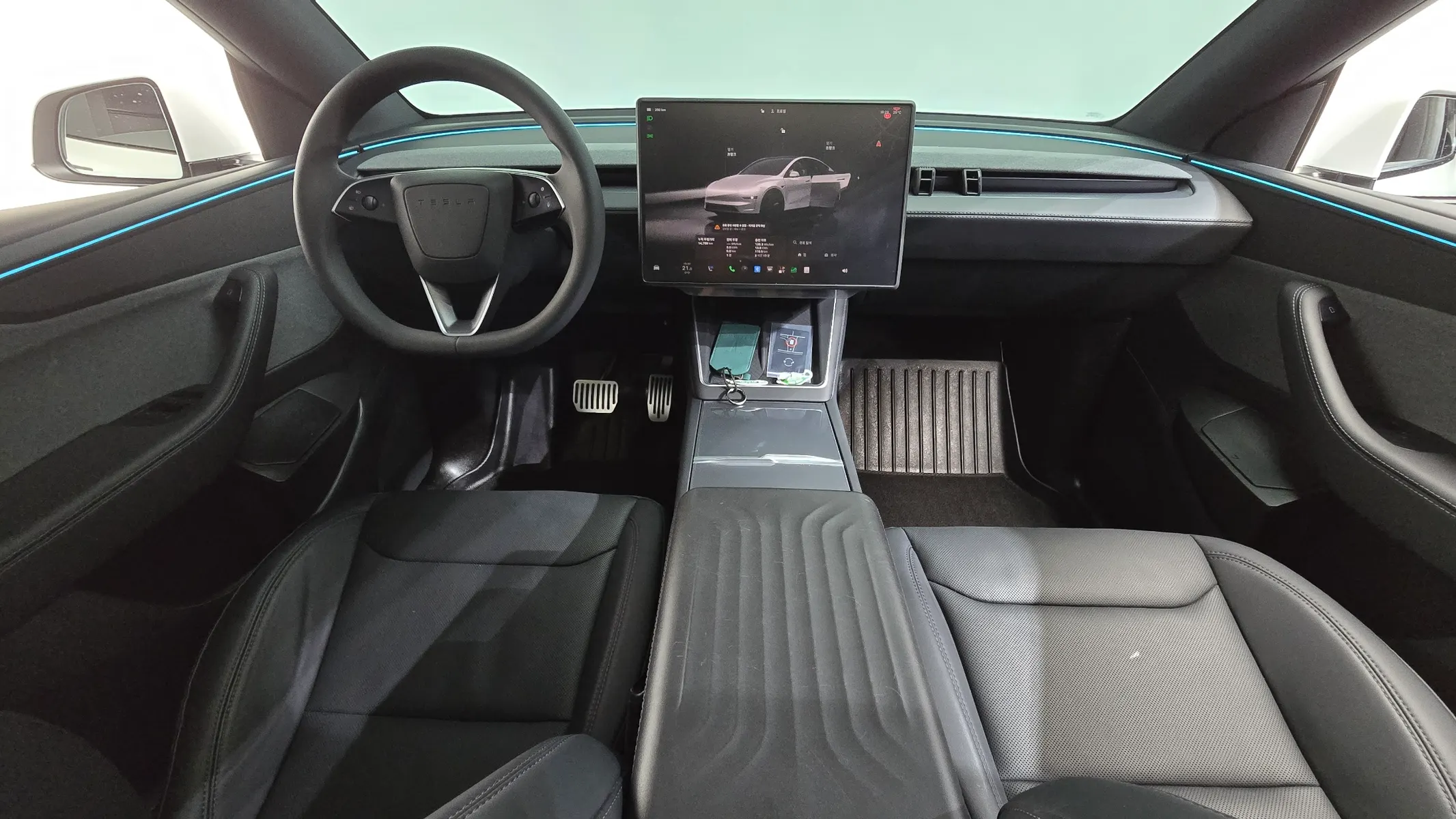 Tesla Y RWD 2026 4/5