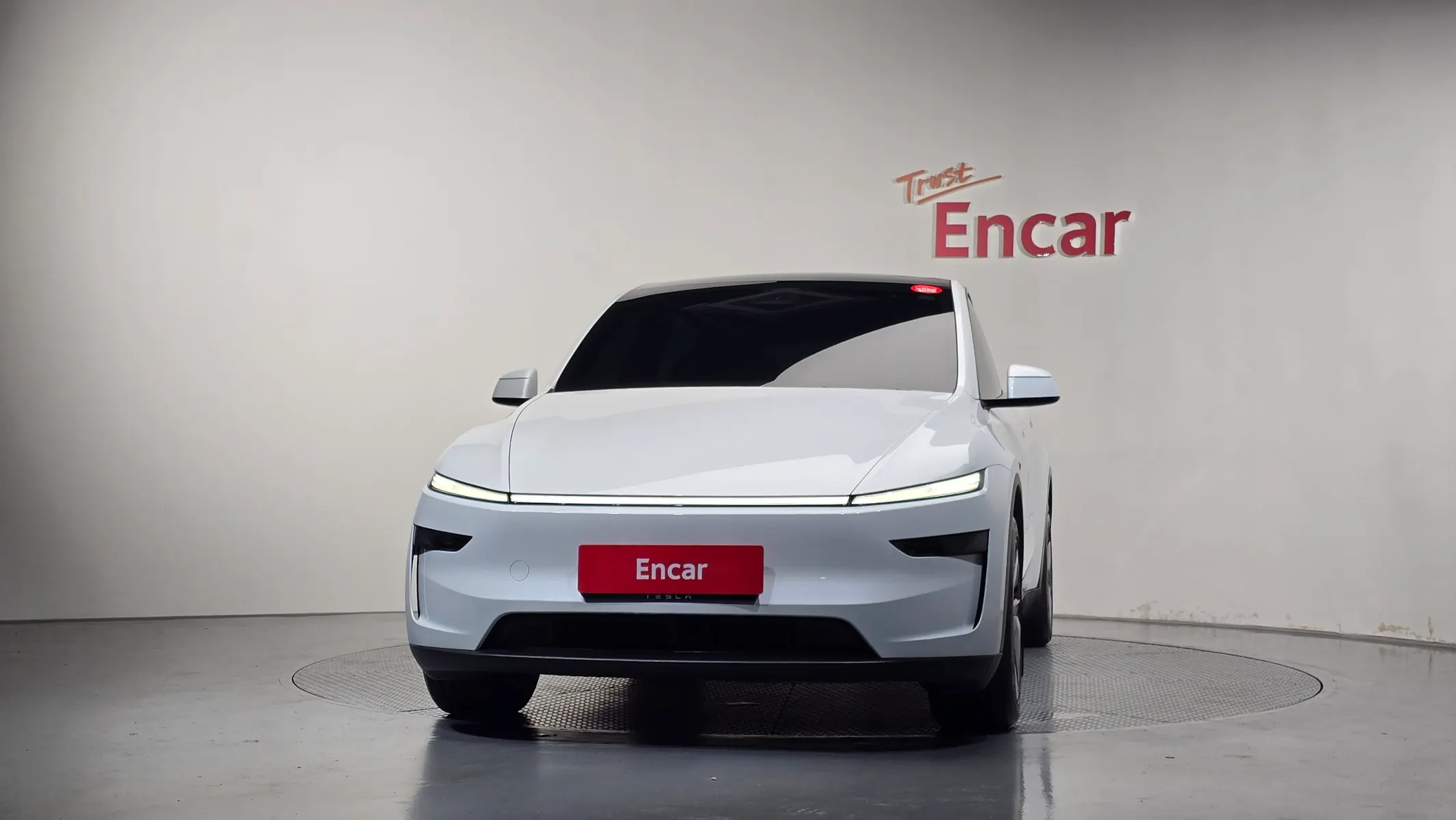 Tesla Y RWD 2026 2/5
