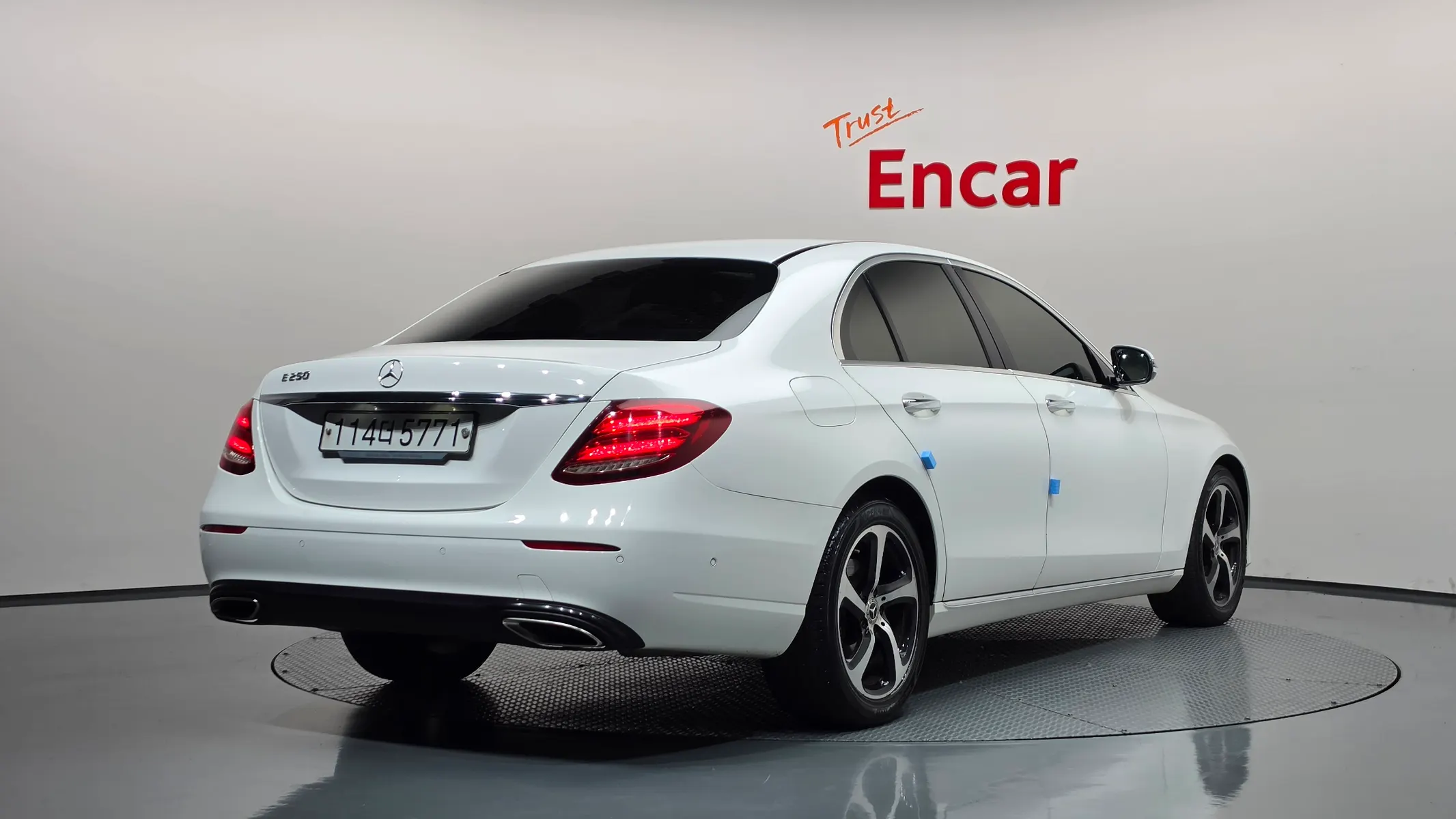 Mercedes-Benz E-Class W213 E250 2019 2/33