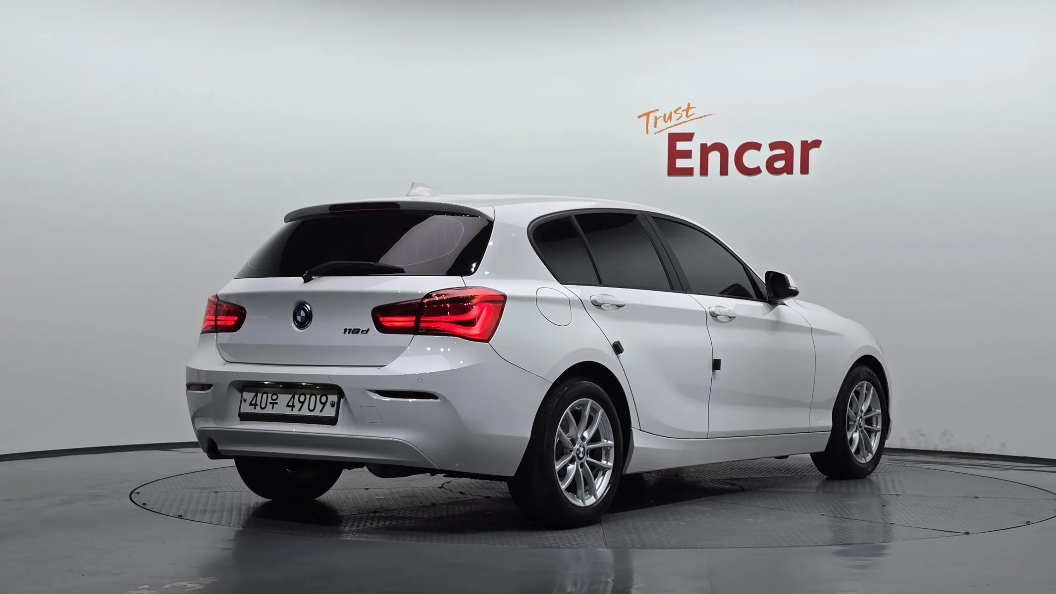 BMW 1 Series (F20) 118d 5 2018 2/33