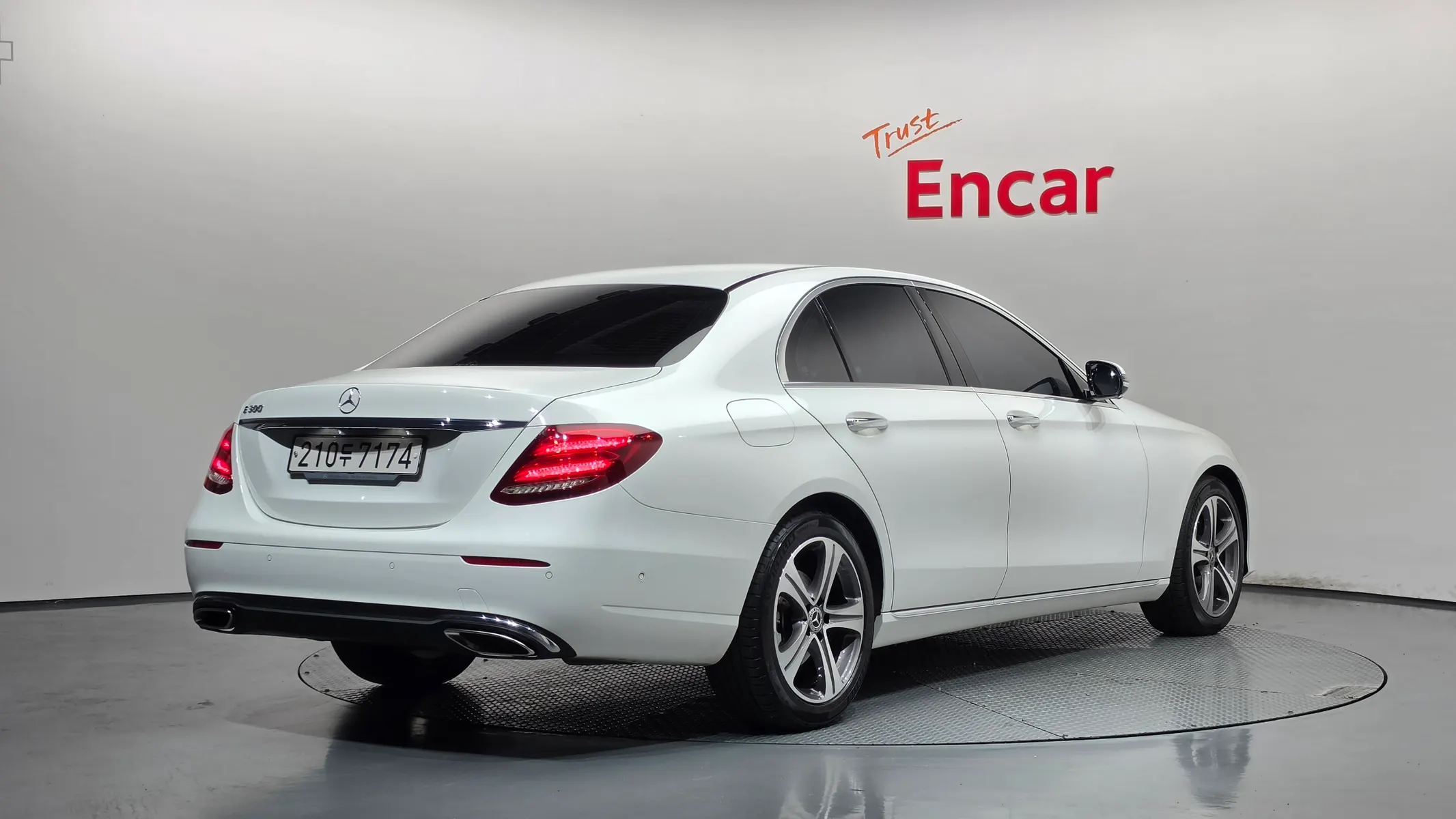 Mercedes-Benz E-Class W213 E300 2020 2/35