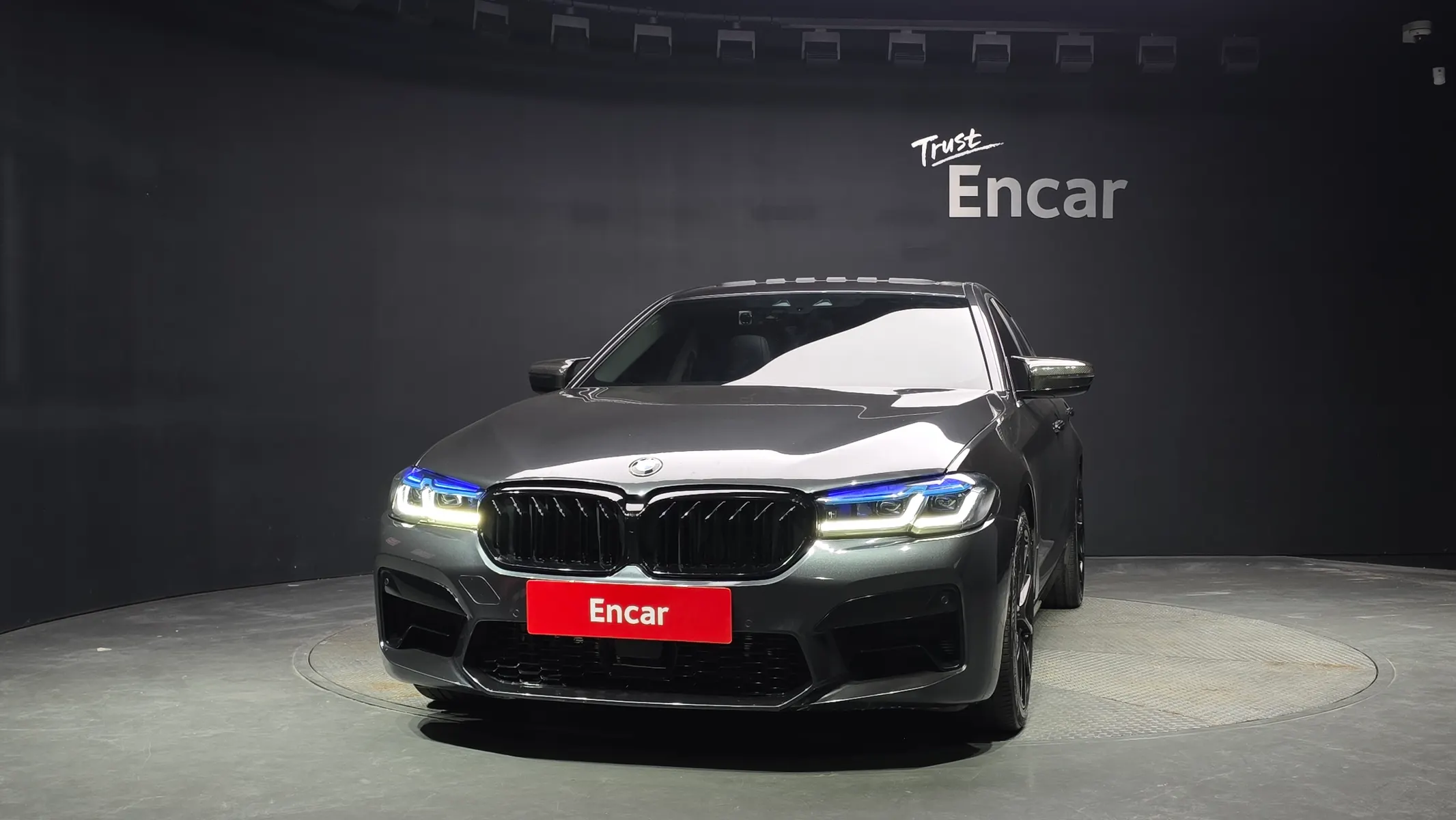 BMW 5 Series (G30) 520i 2018 3/38
