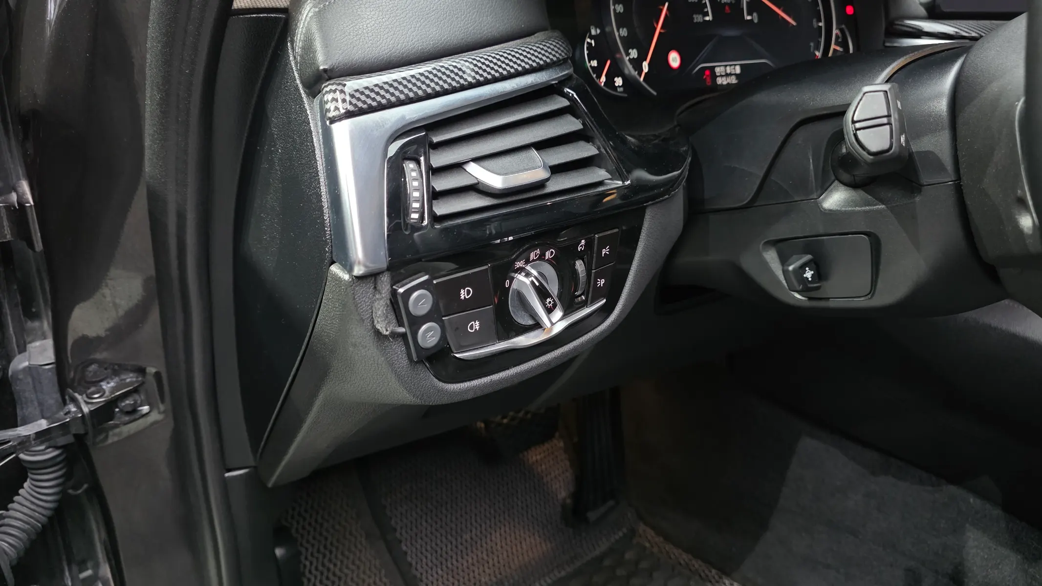 BMW 5 Series (G30) 520i 2018 37/38