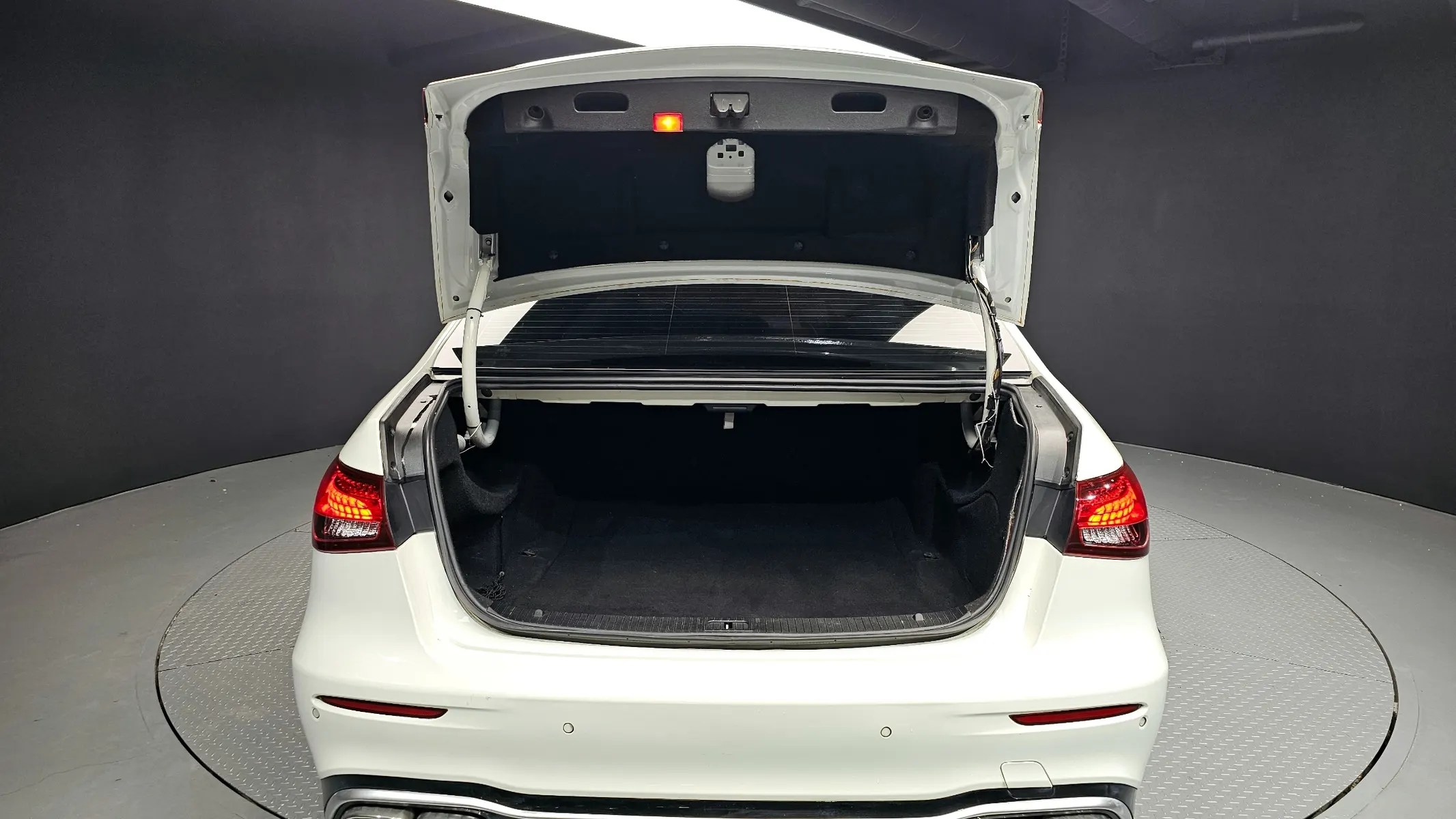 Mercedes-Benz E-Class W212 E200 CGI 2011 20/21