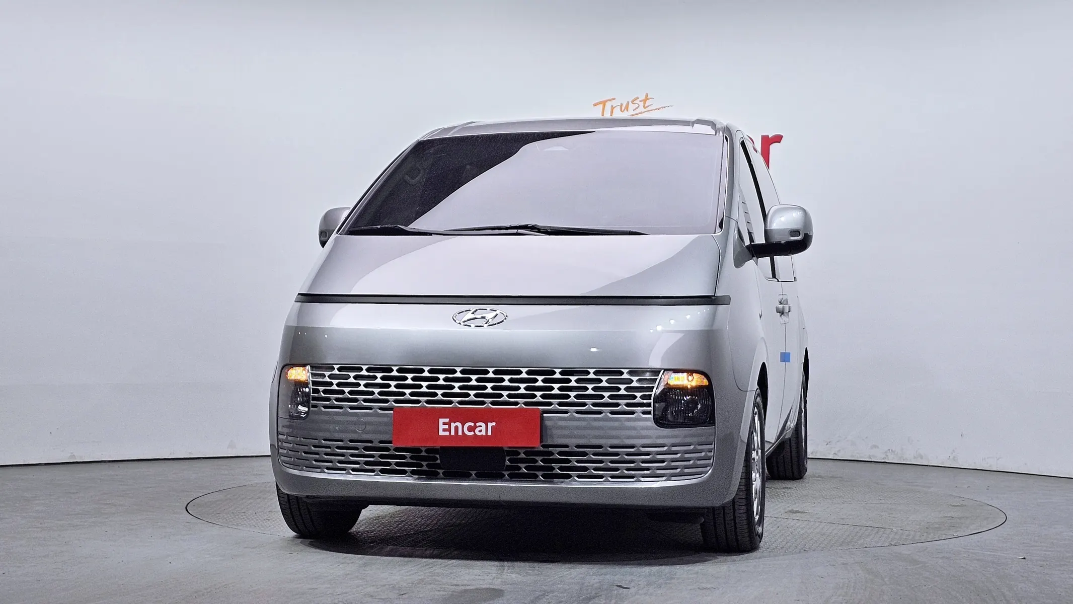 Hyundai Staria 9 2021 2/5