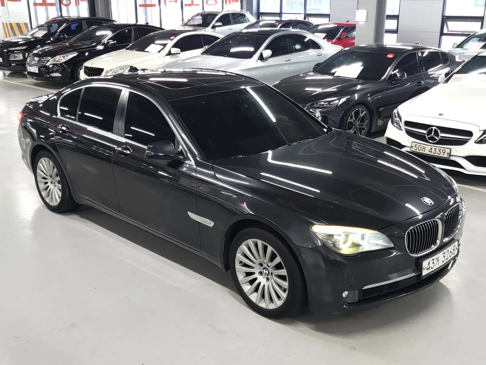 BMW 7 Series (F01) 740i 2012 2/21