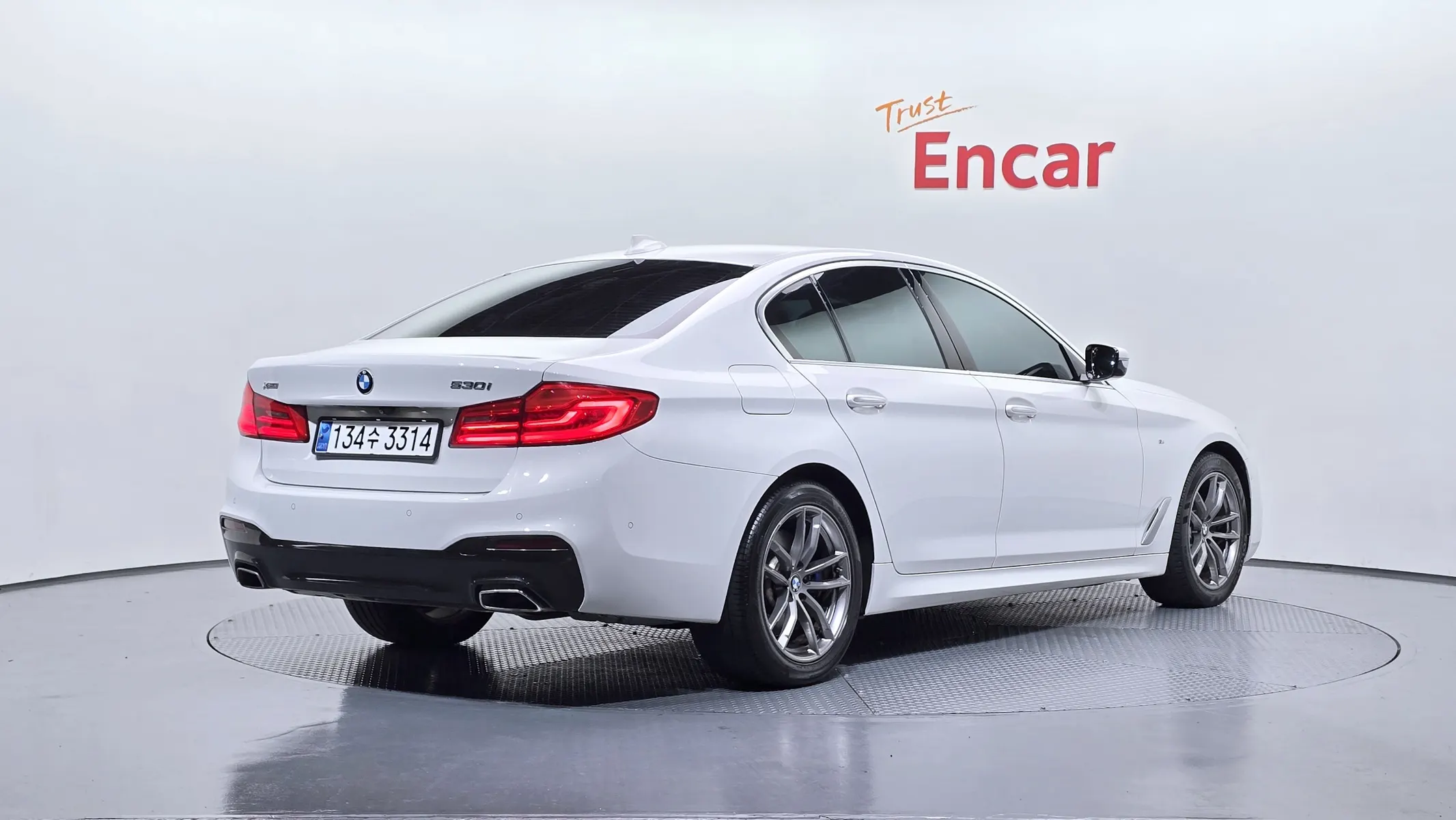 BMW 5 Series (G30) 530i M 2018 2/21