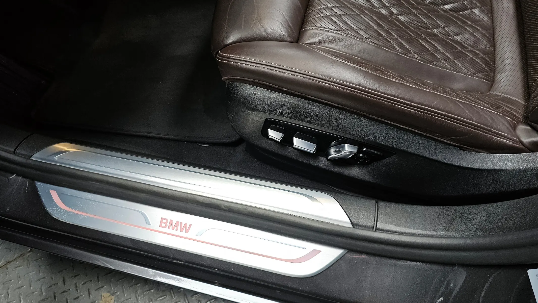 BMW 7 Series (G11) 740Ld xDrive 2019 33/34