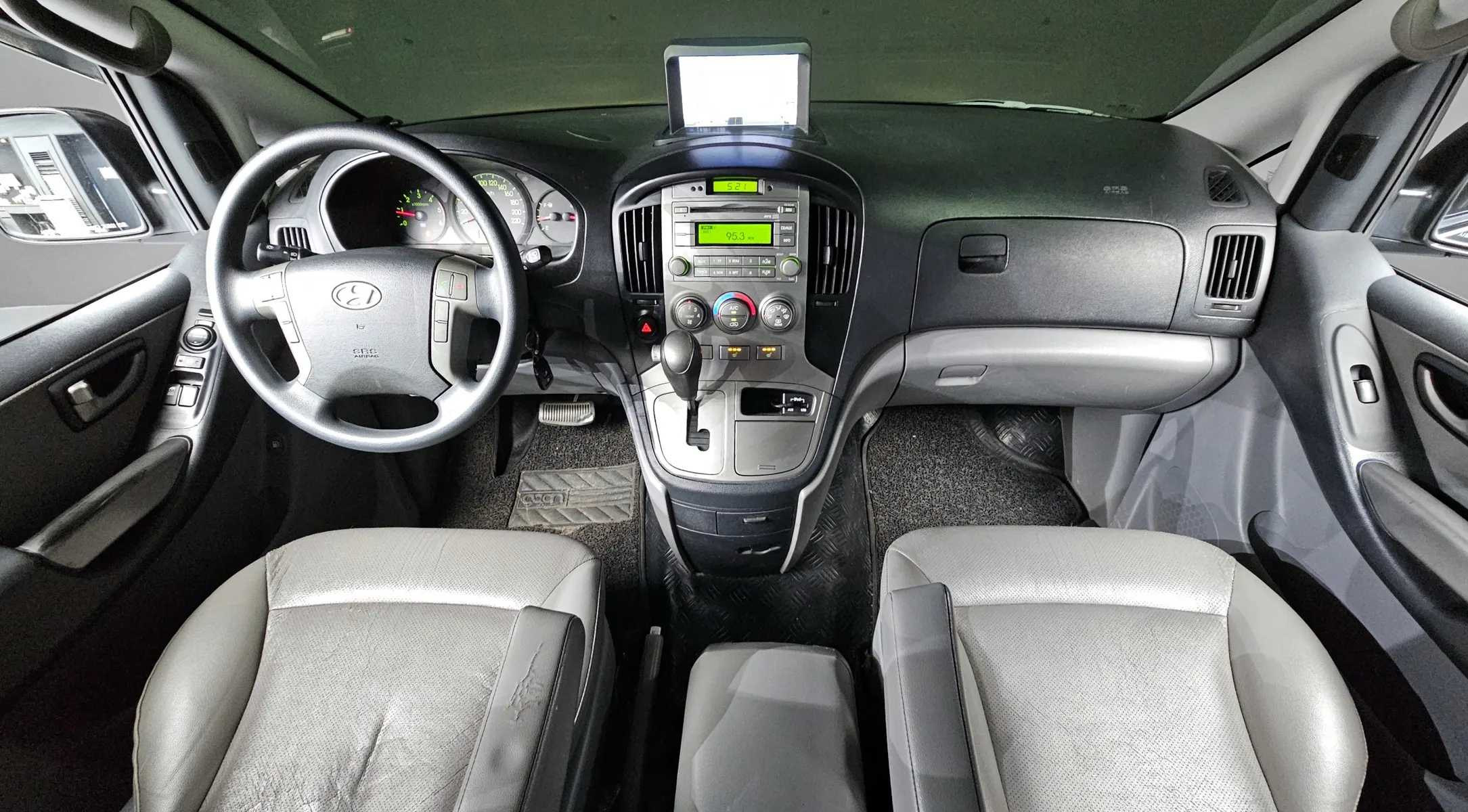 Hyundai Grand Starex 5 2015 4/5