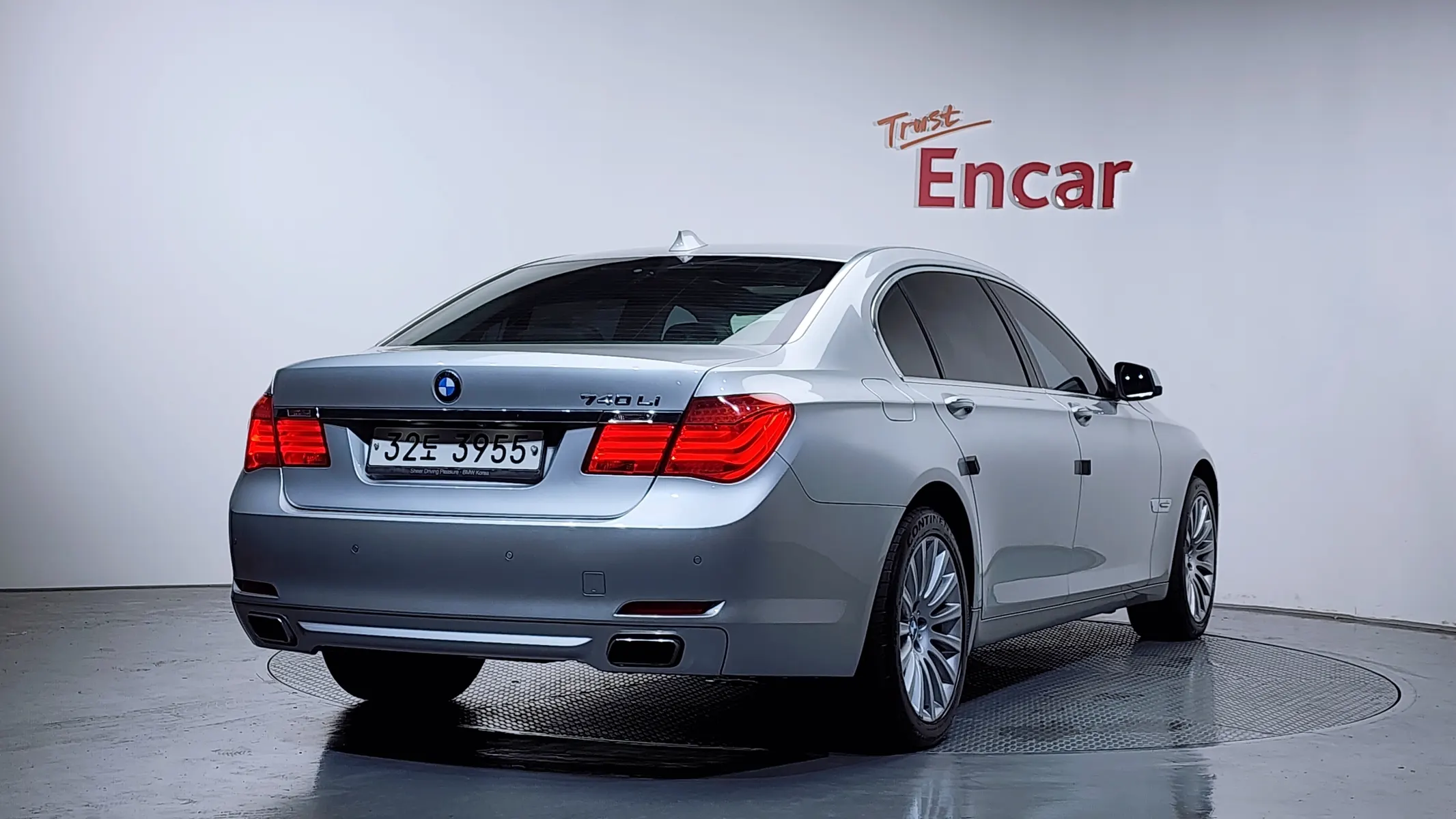 BMW 7 Series (F01) 740Li 2009 2/21