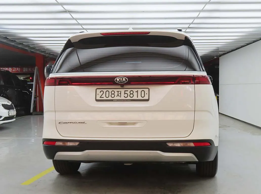 Kia Carnival 9 2021 2/5