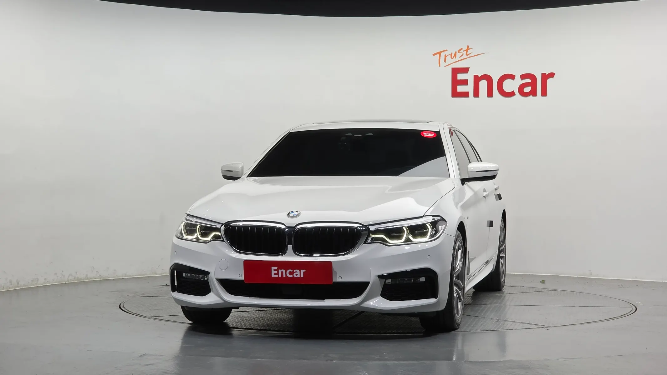 BMW 5 Series (G30) 520d M 2017 3/36