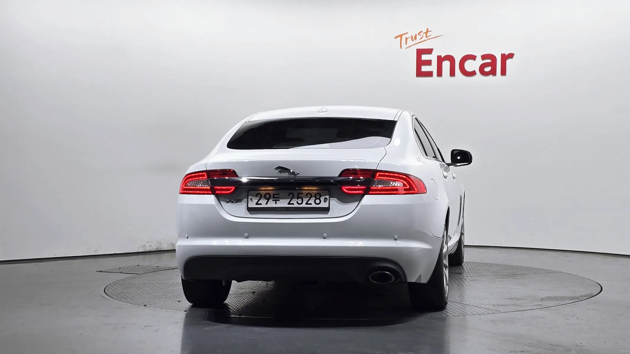 Jaguar New XF 2.2D 2011 3/5
