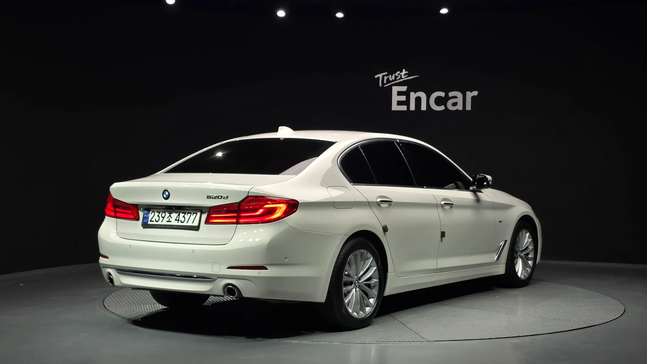 BMW 5 Series (G30) 520d 2018 2/34
