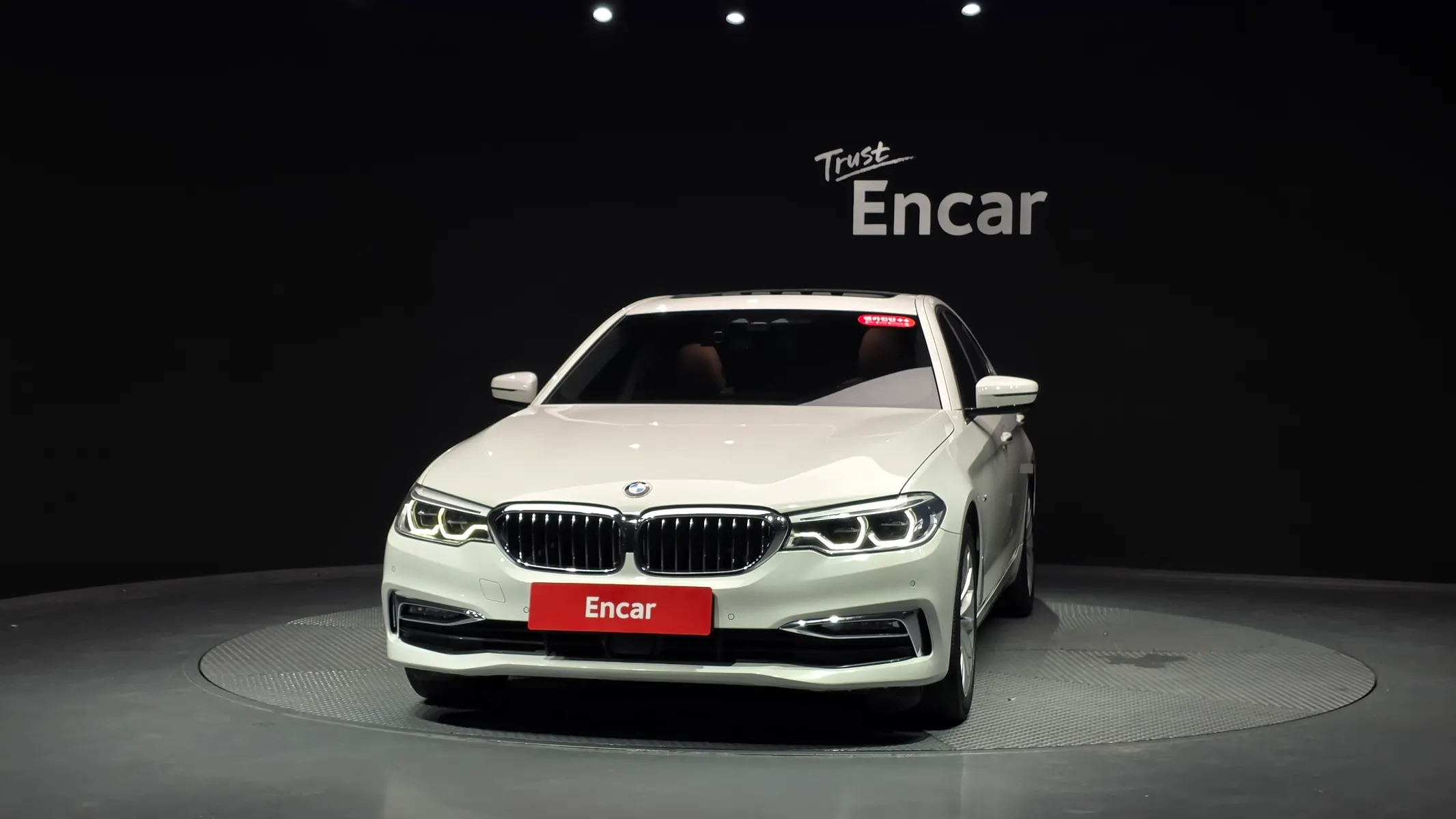 BMW 5 Series (G30) 520d 2018 3/34