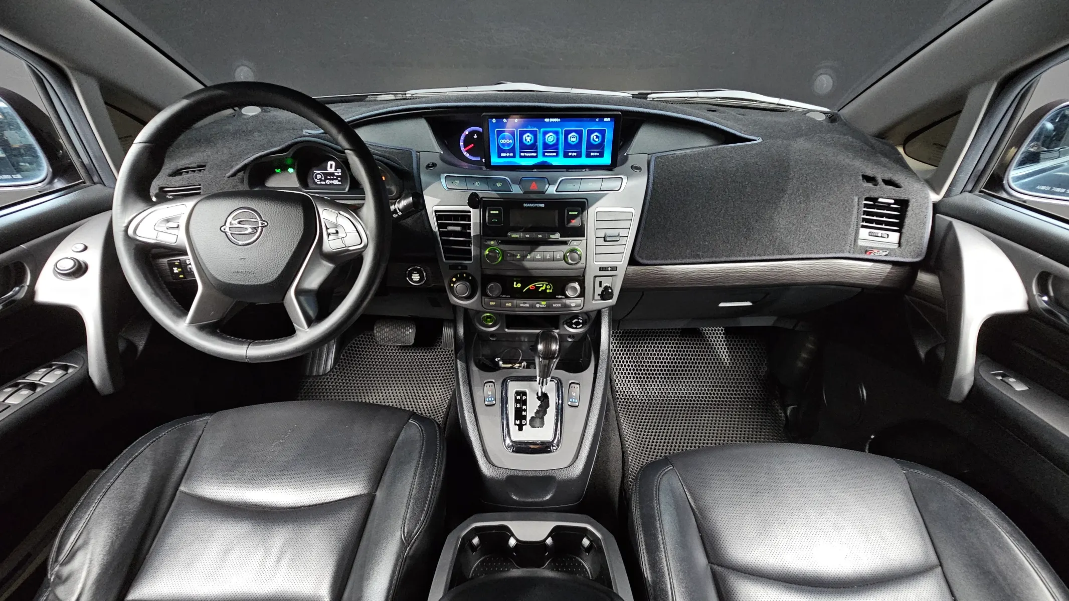 KG Mobility 코란도 투리스모 4WD TX 9 2018 4/5