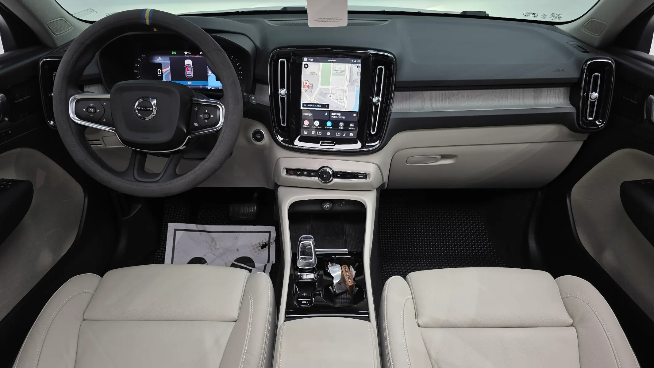 Volvo XC40 B4 2022 4/5