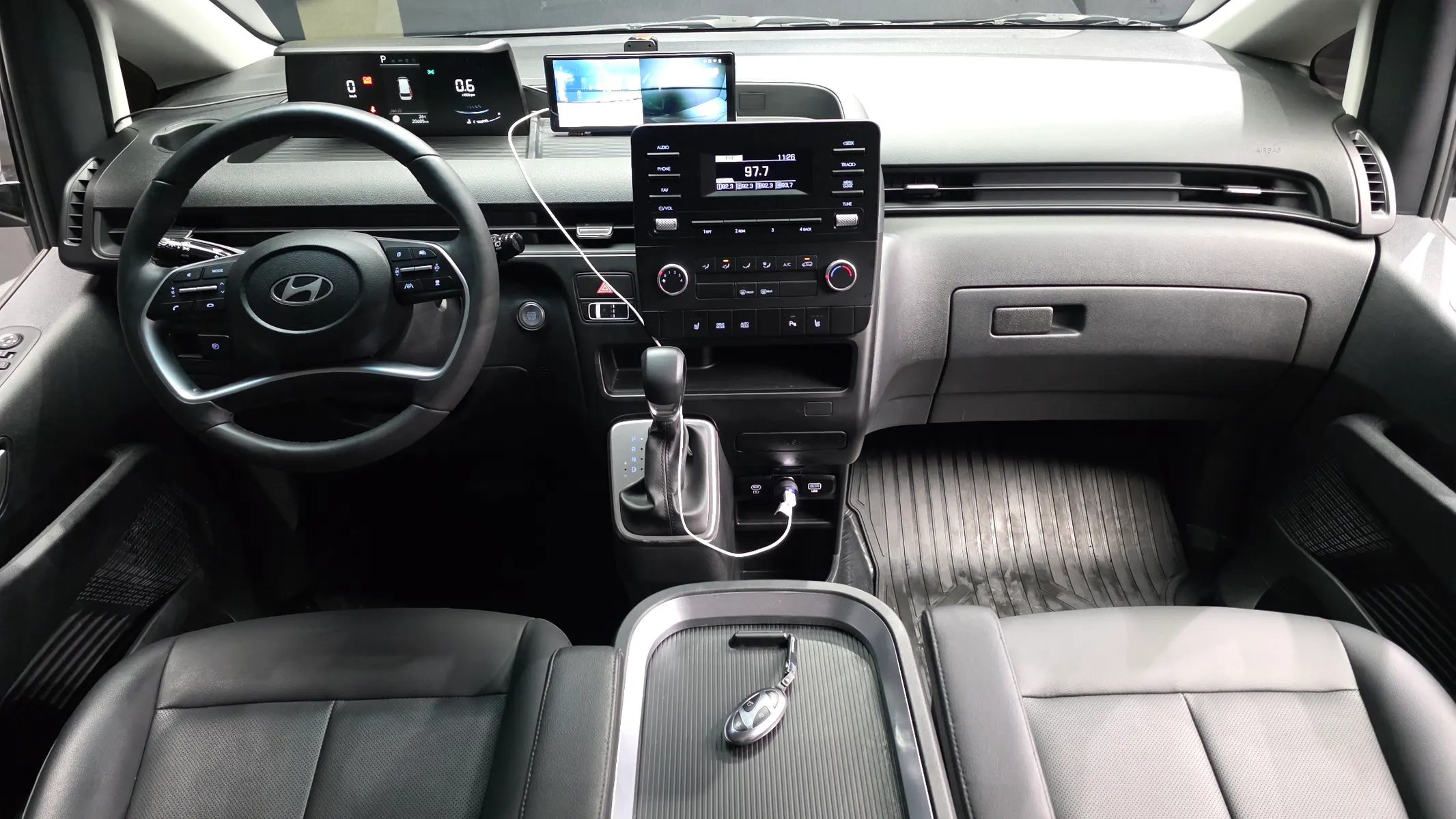 Hyundai Staria L3.5 5 2025 4/5