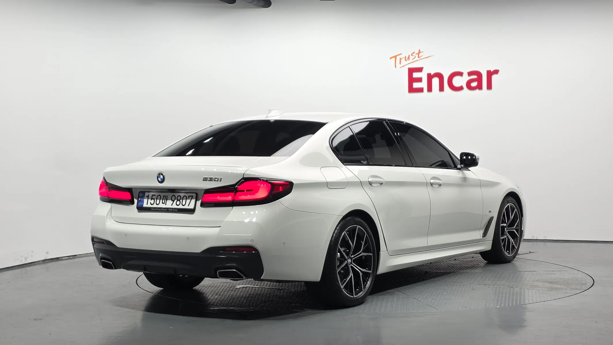 BMW 5 Series (G30) 530i M 2023 2/33