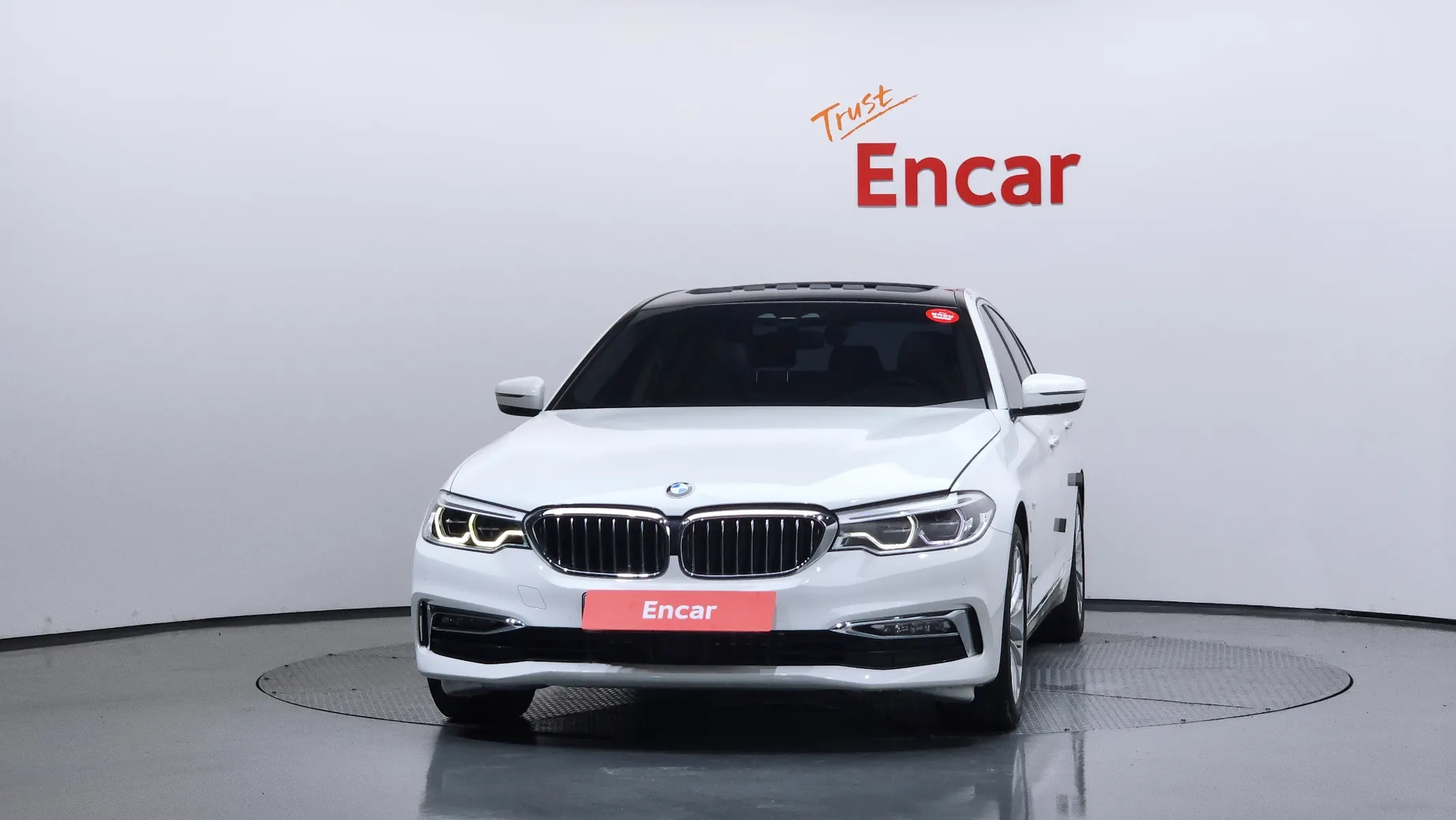 BMW 5 Series (G30) 520d 2017 3/36