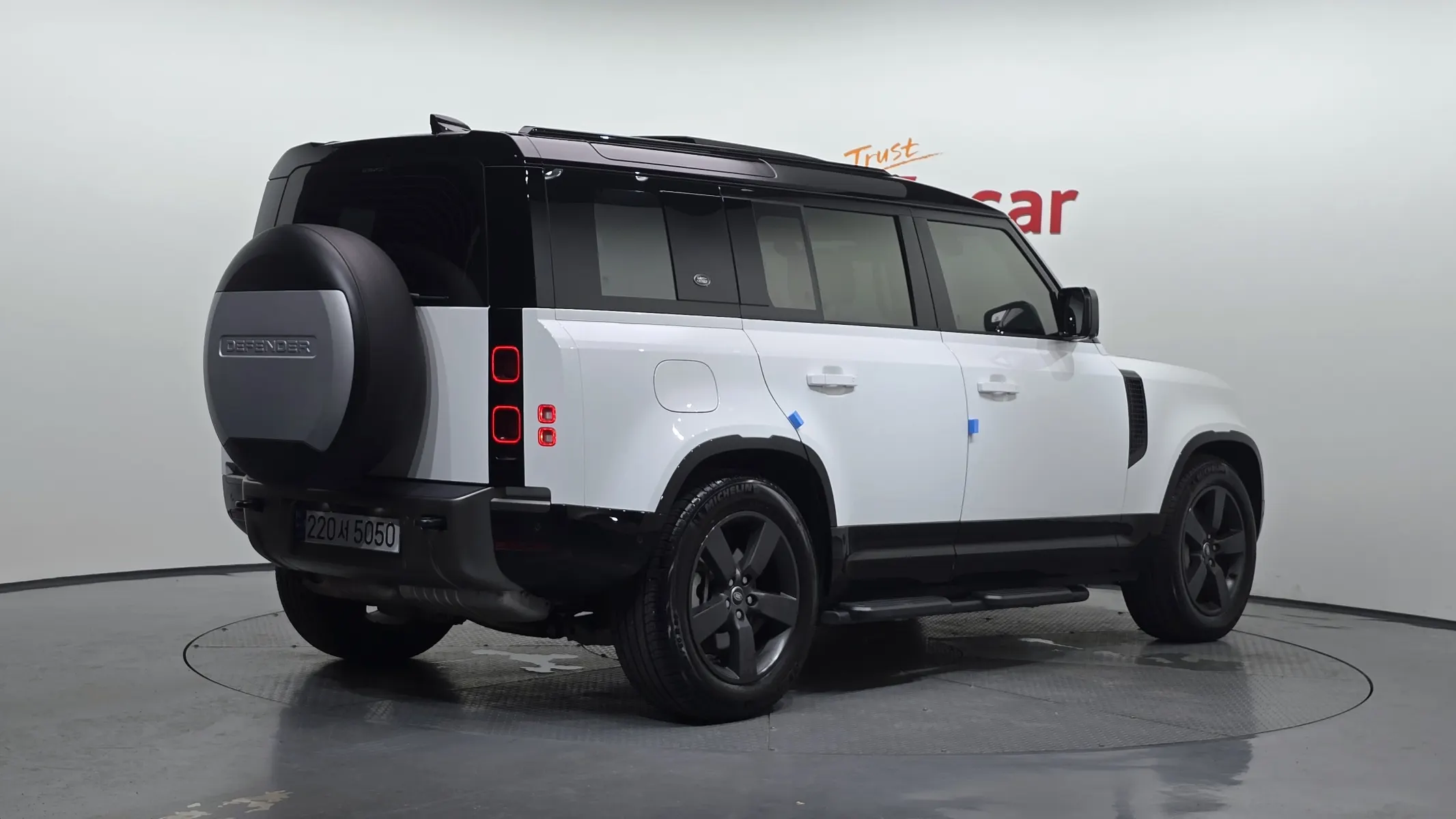 Land Rover (L663) 110 D300 X- HSE 2024 2/38