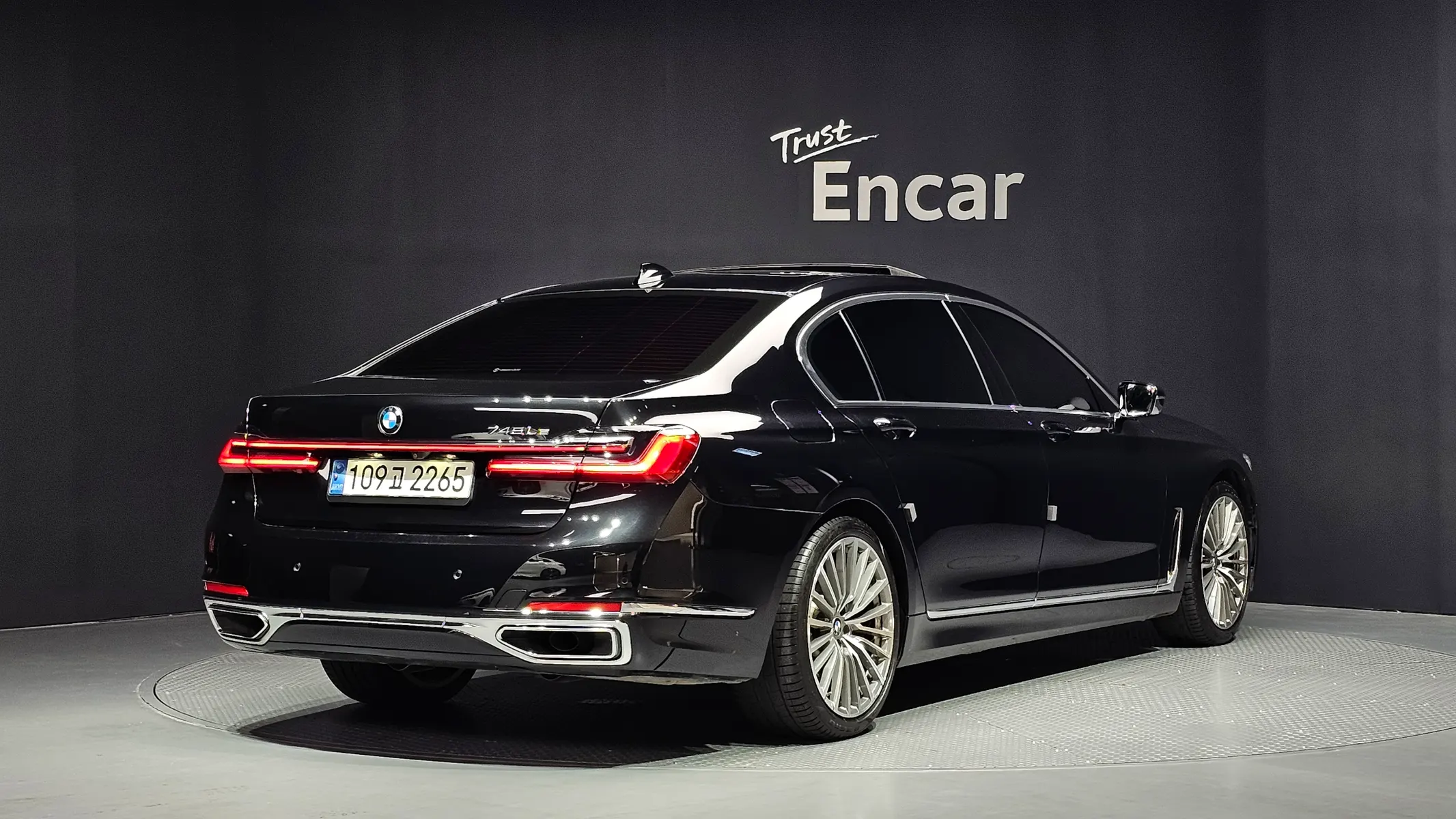 BMW 7 Series (G11) 745Le i 2021 2/40