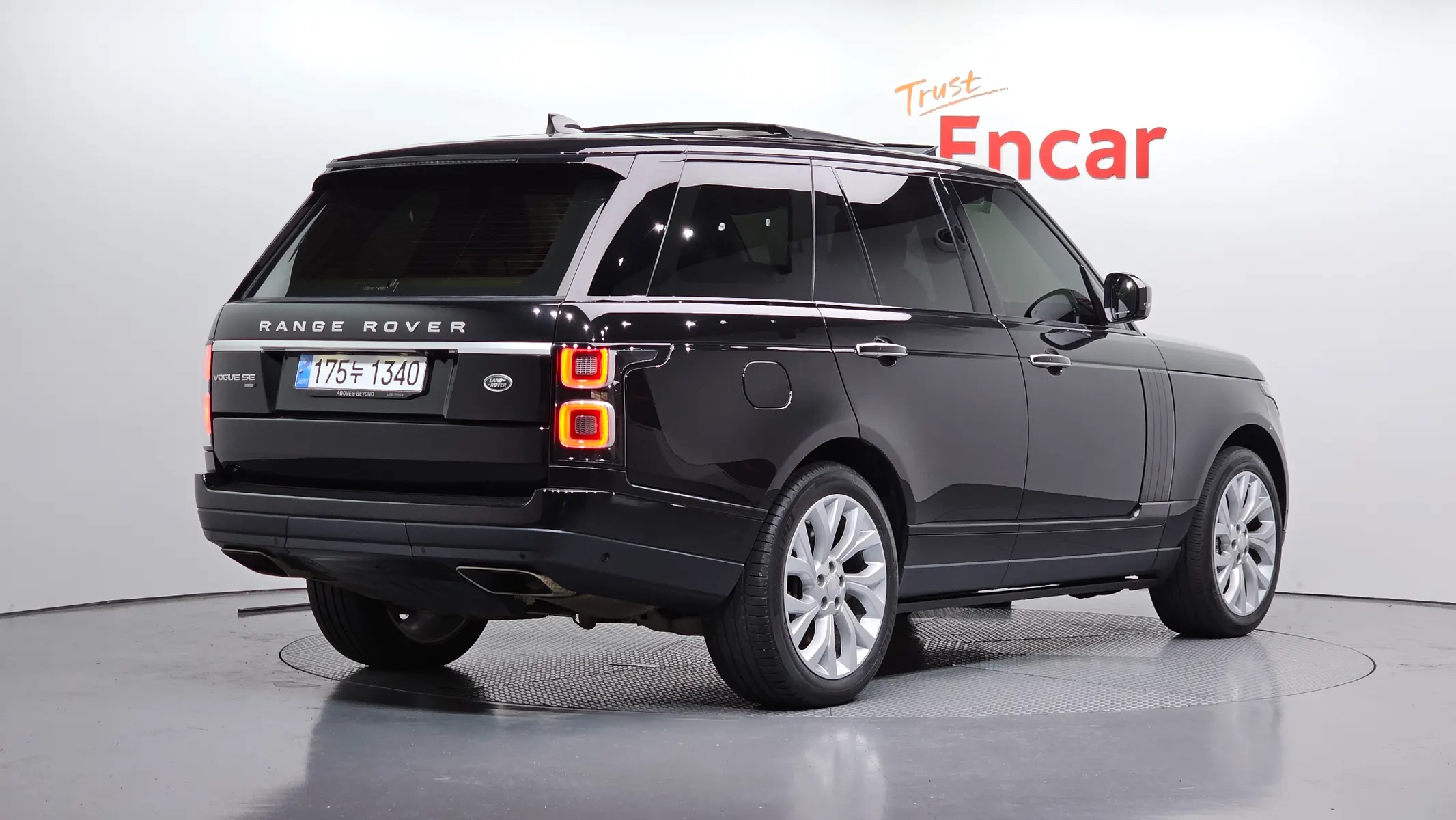 Land Rover 4 D350 Vogue SE 2021 2/38