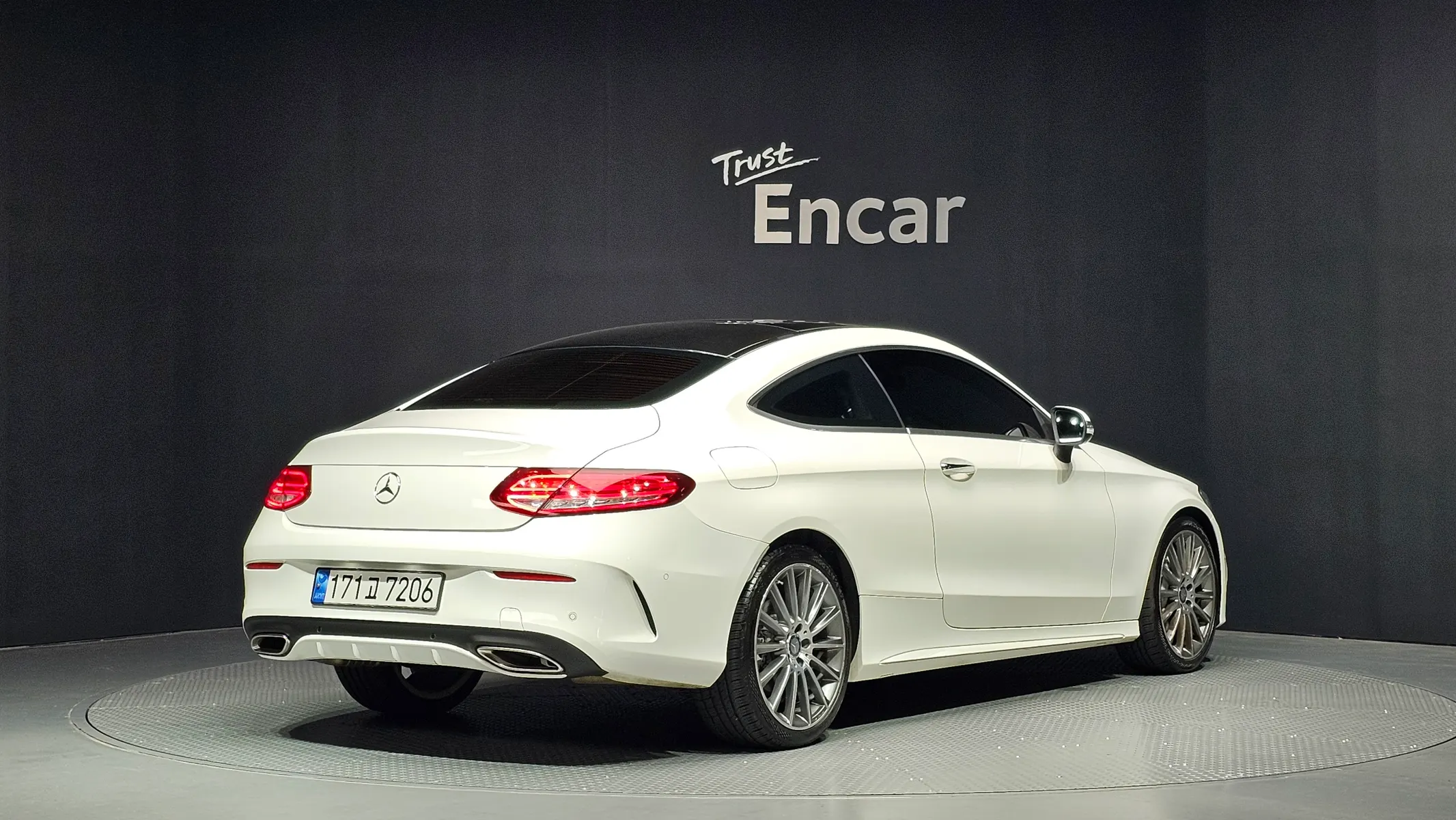 Mercedes-Benz C-Class W205 C200 2016 2/21