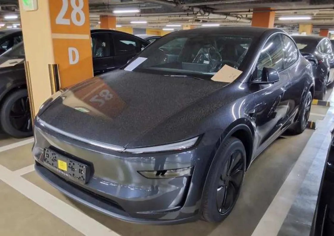 Tesla Y RWD 2026 2/15