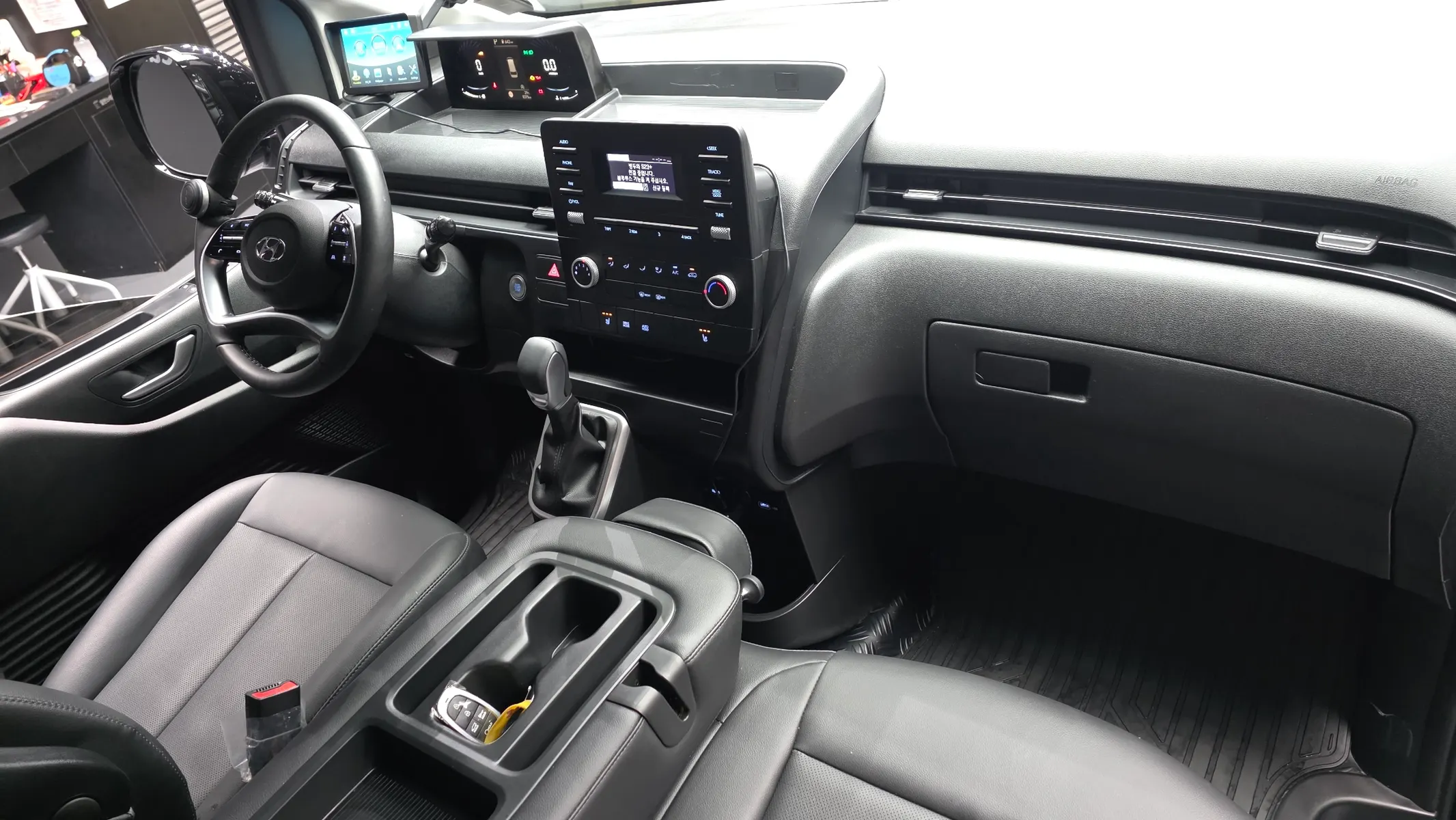 Hyundai Staria 3 2023 4/5