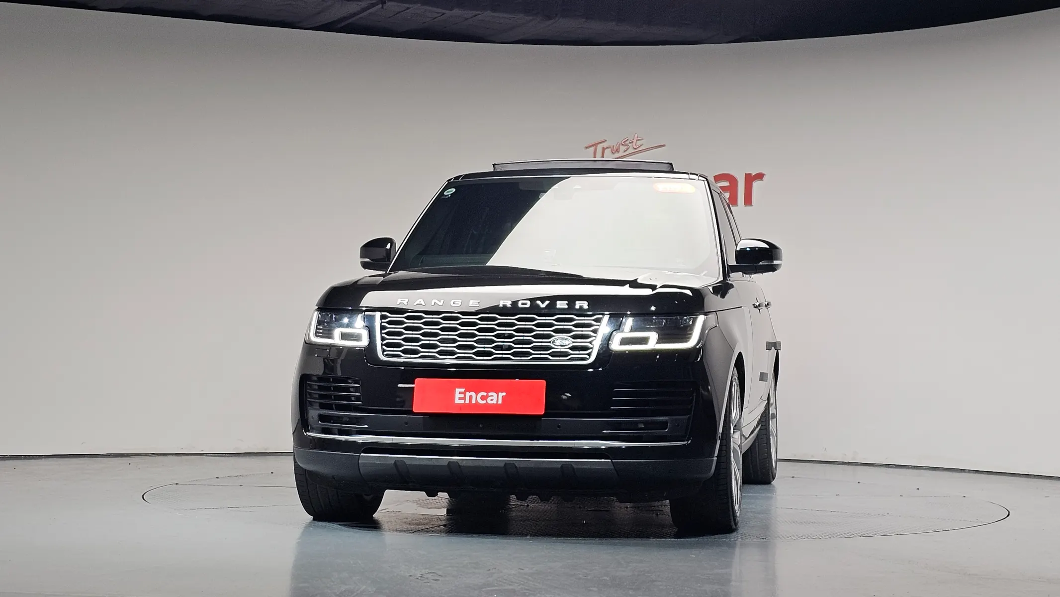 Land Rover 4 4.4 SDV8 Vogue SE 2019 2/40