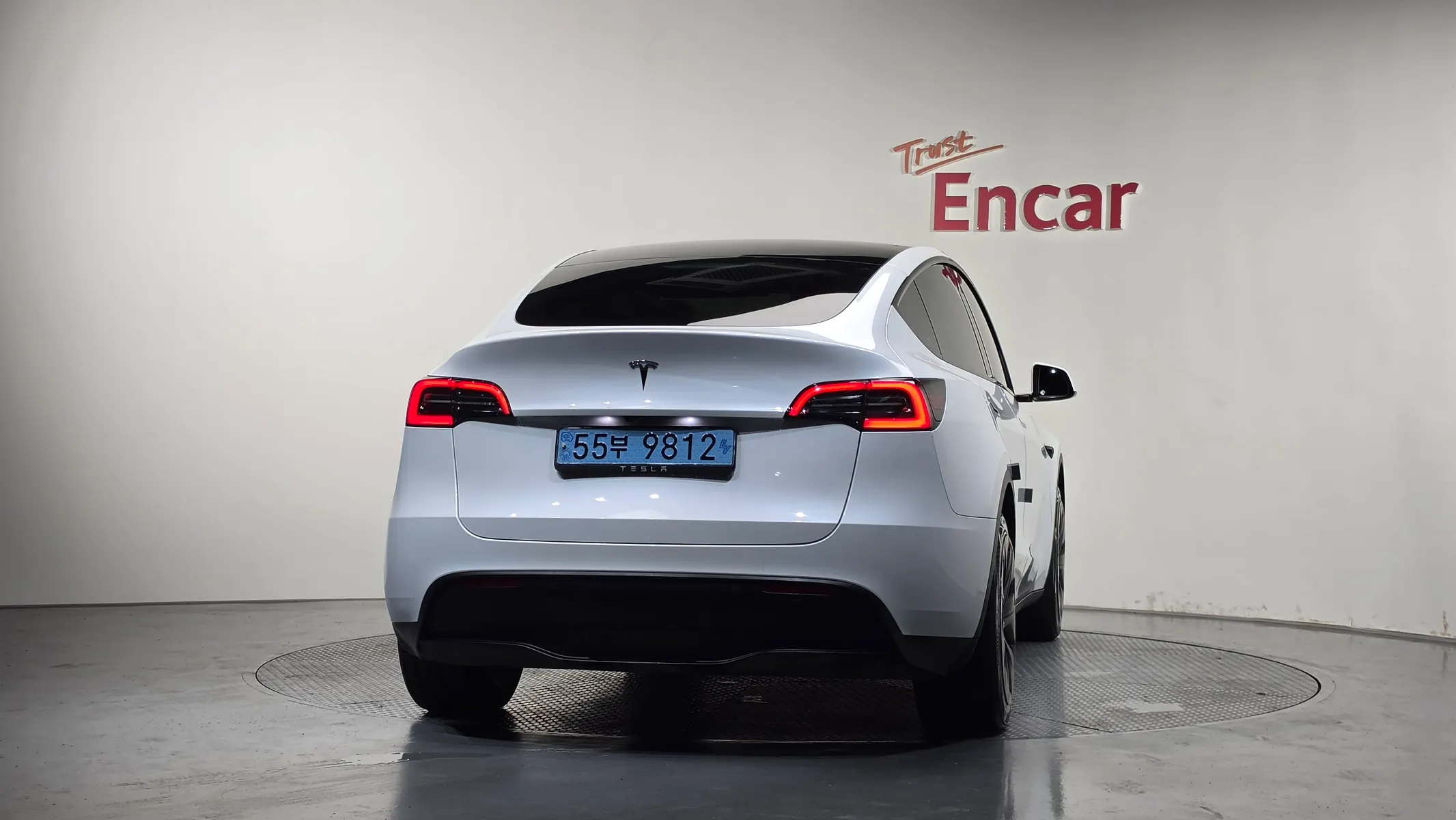 Tesla Y RWD 2024 3/5
