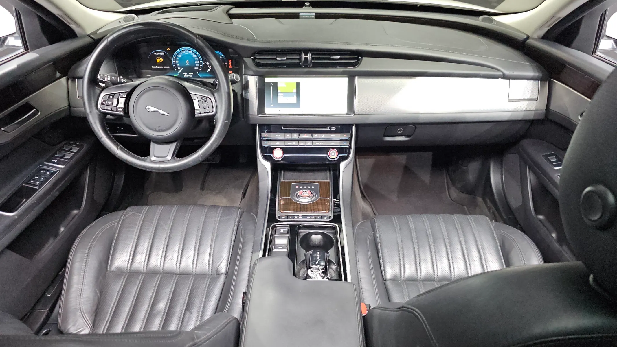 Jaguar XF (X260) 20d AWD 2016 4/5