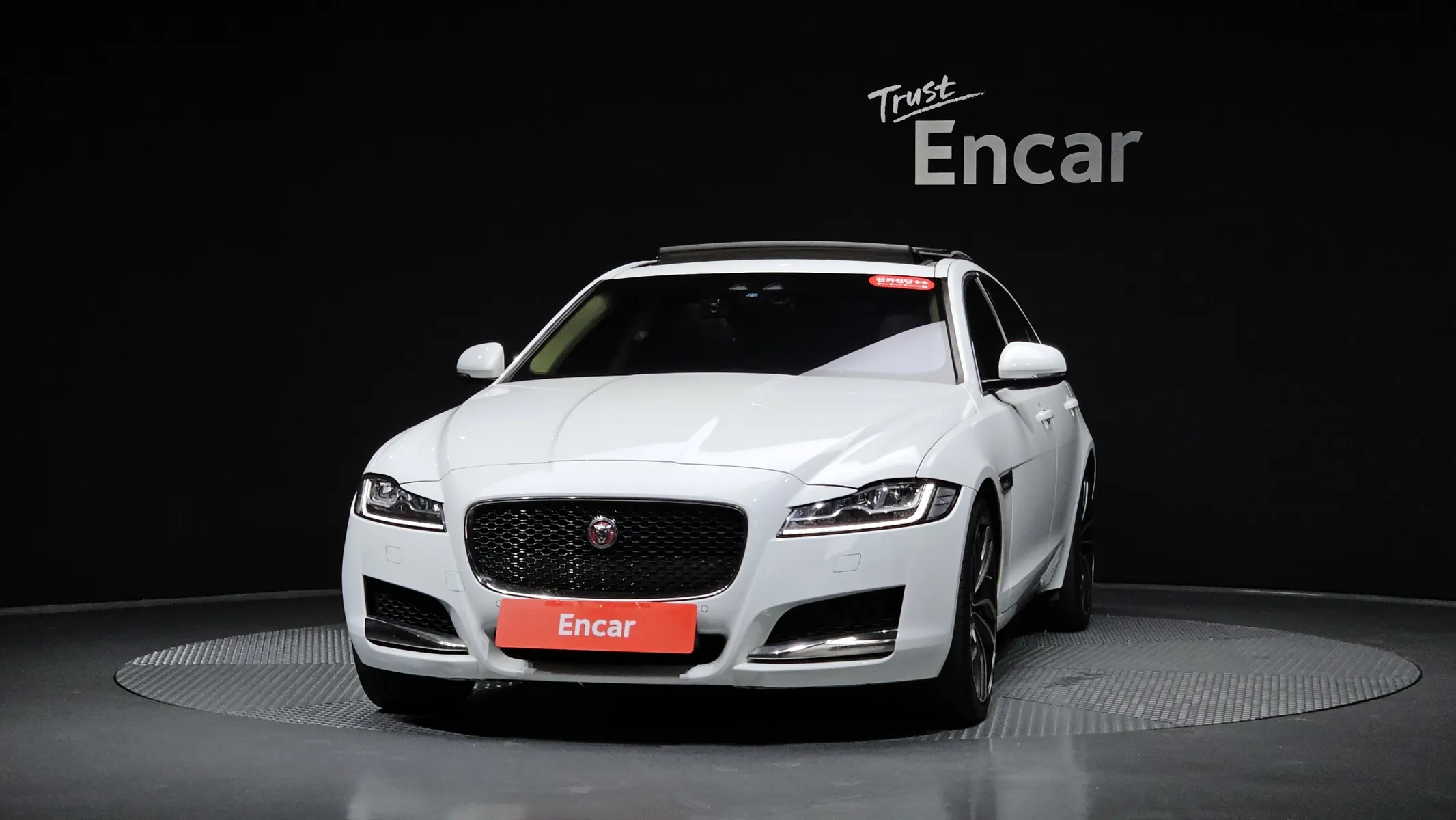 Jaguar XF (X260) 20d AWD 2016 2/5