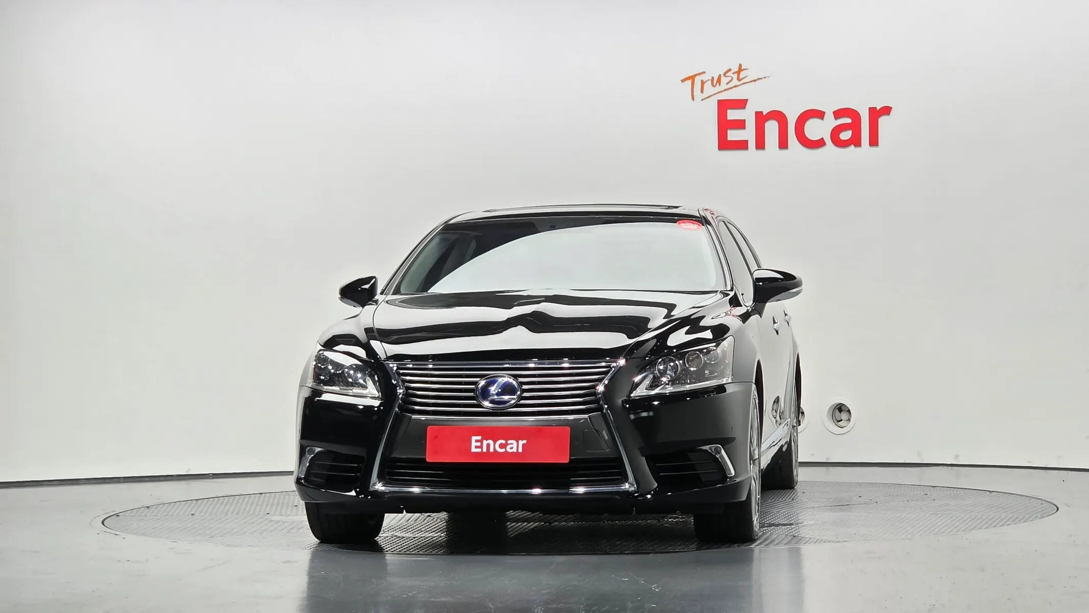 Lexus LS600hL 5 Ottoman 2016 3/39