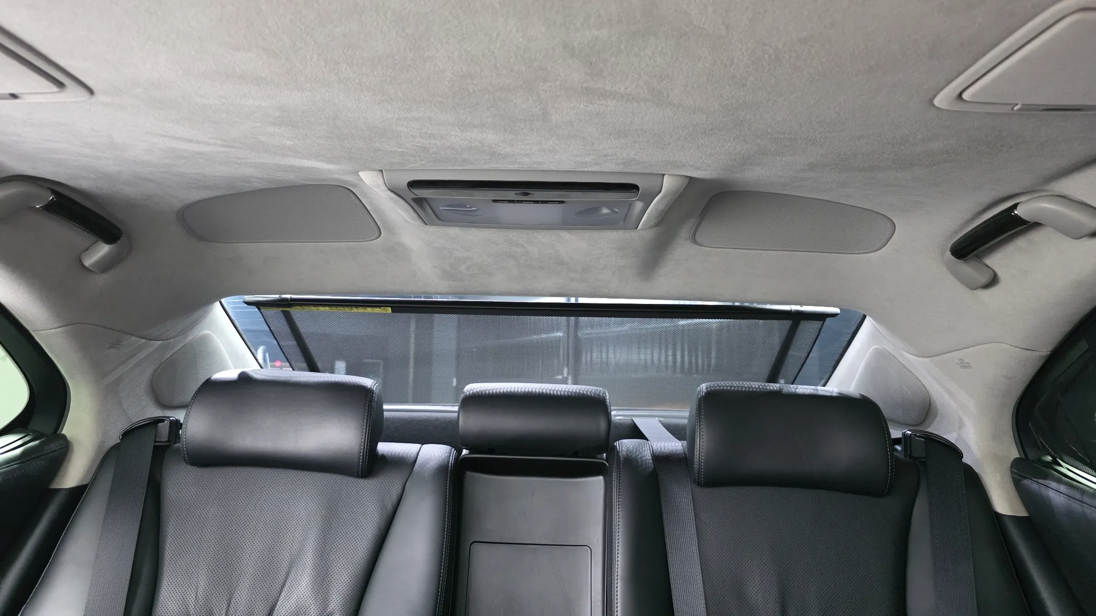 Lexus LS600hL 5 Ottoman 2016 38/39