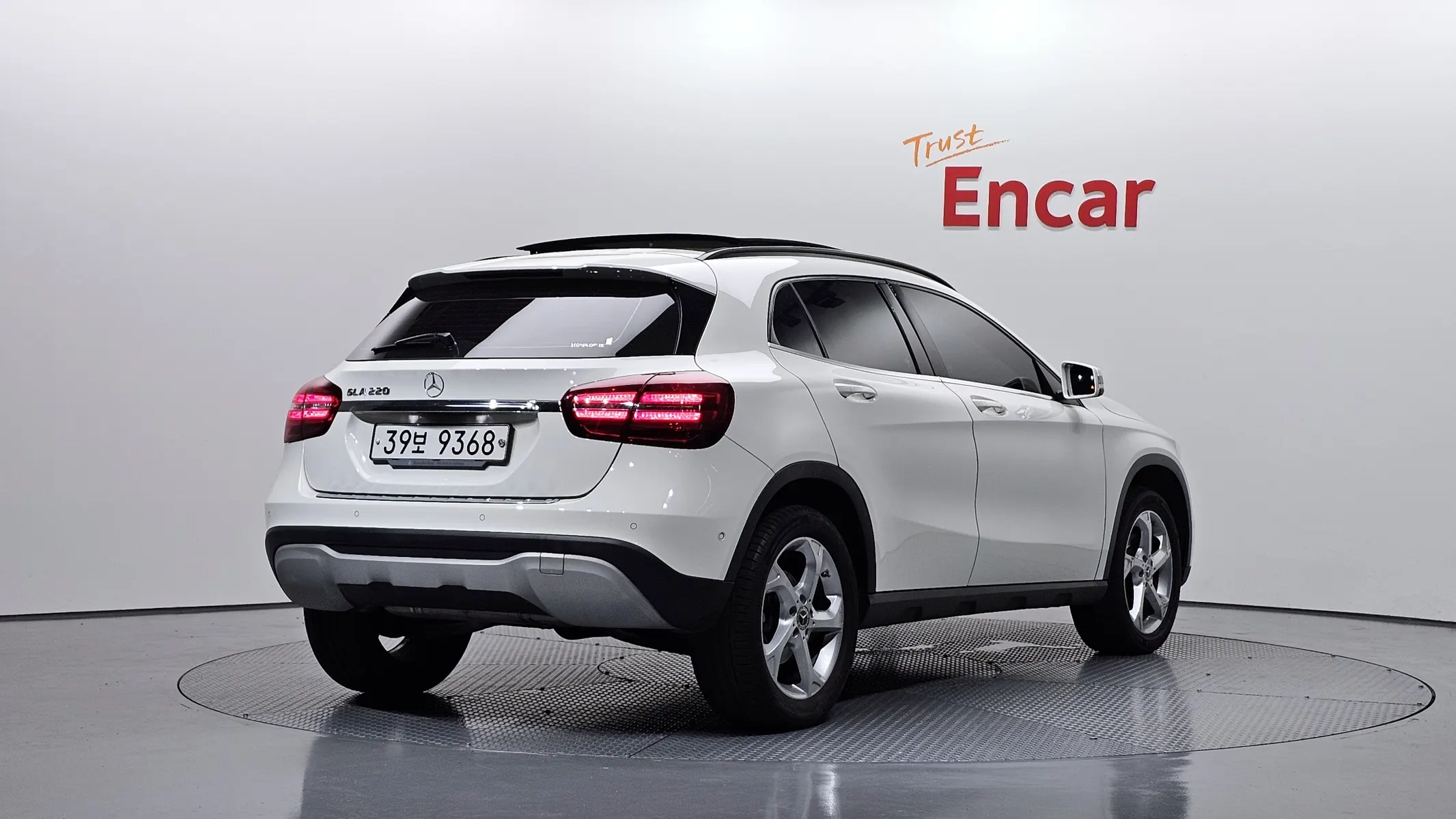 Mercedes-Benz GLA-Class X156 GLA220 2017 2/35