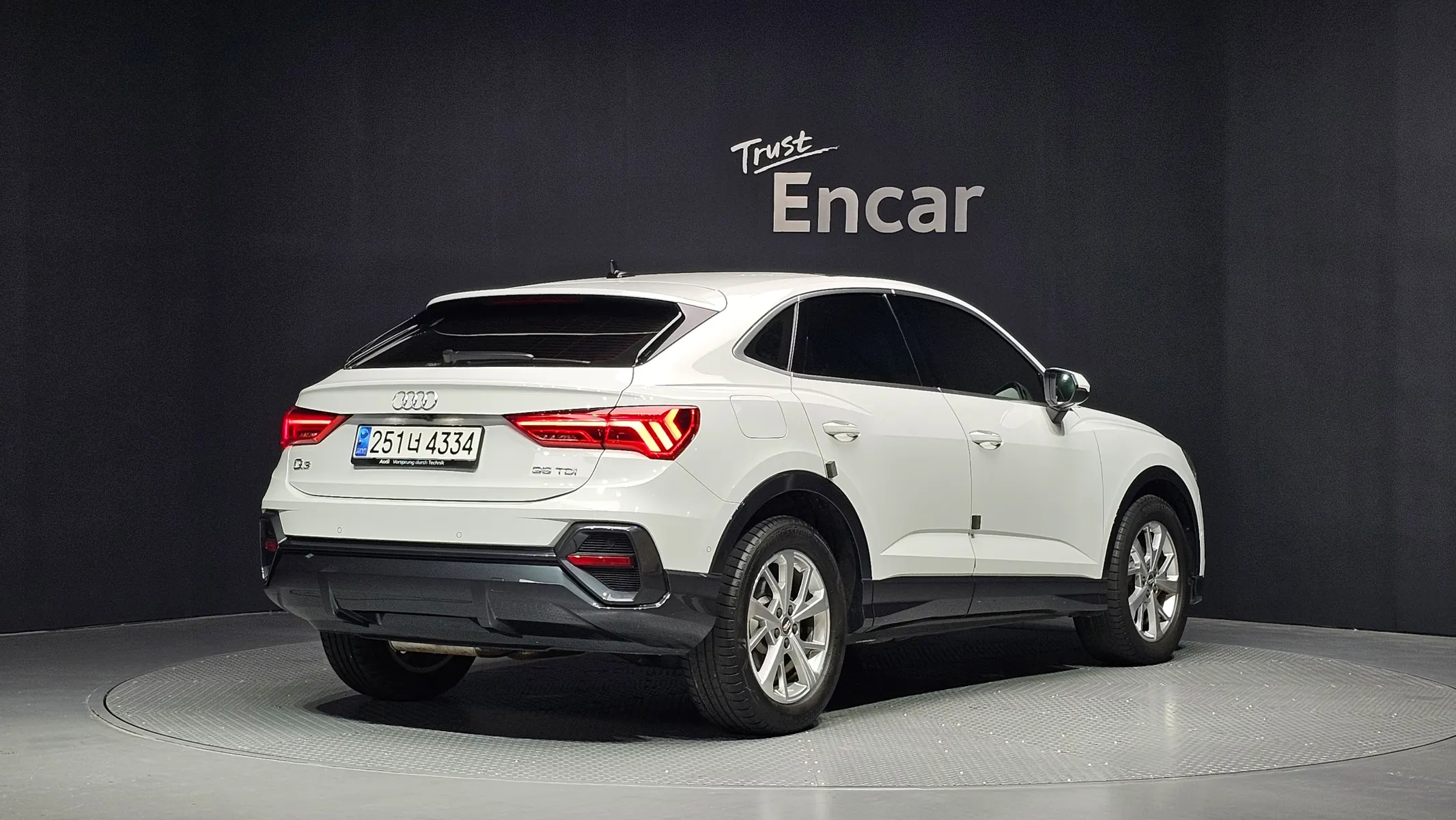 Audi Q3 (F3) 35 TDI 2020 2/32