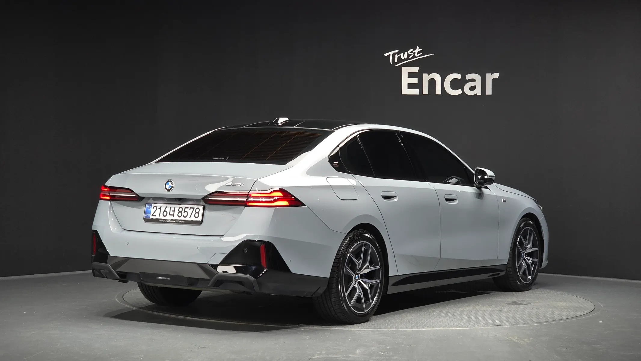 BMW 5 Series (G60) 520i M 2025 2/36