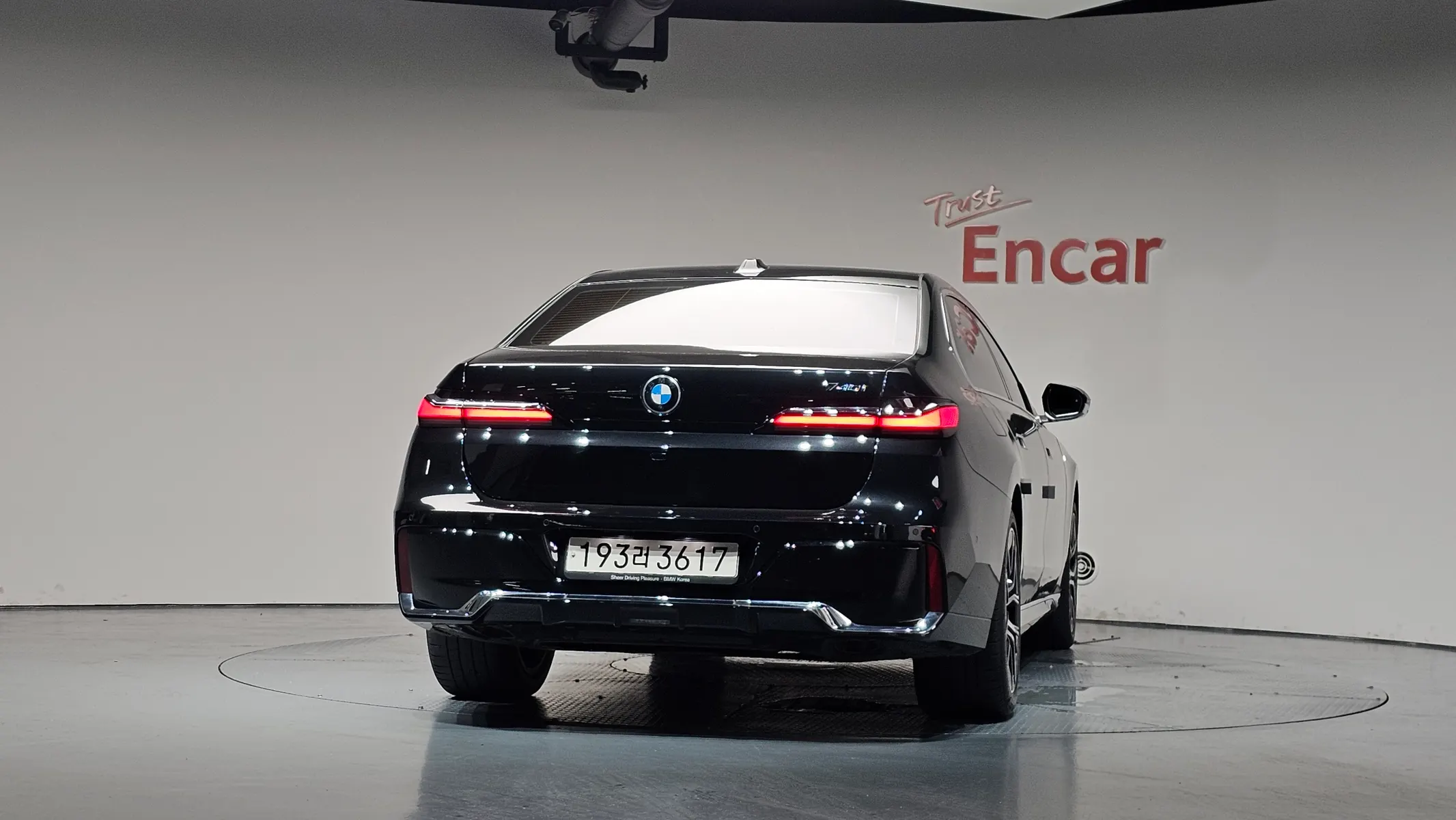 BMW 7 Series (G70) 740i sDrive M 2023 3/41
