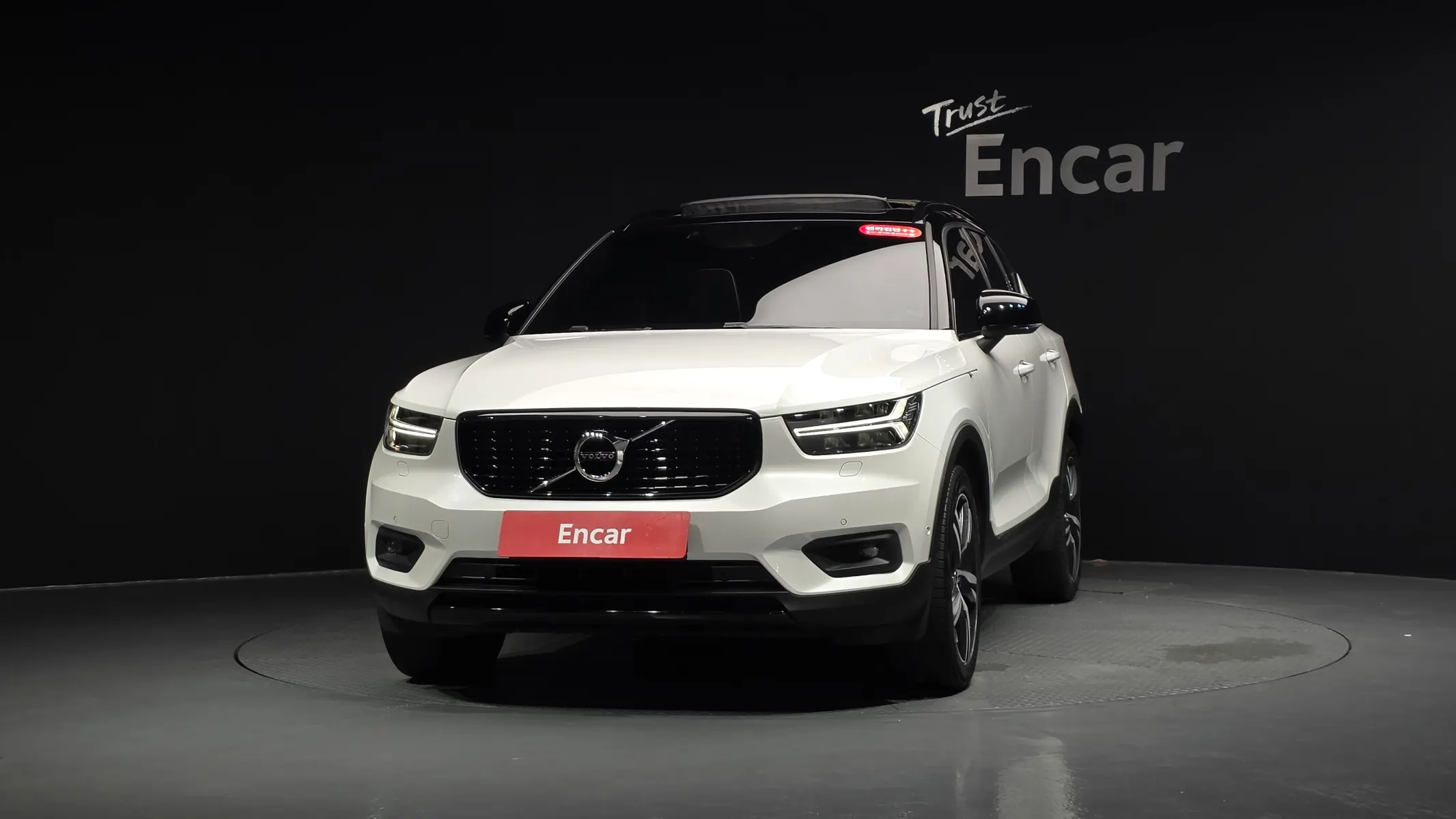 Volvo XC40 T4 R- 2018 2/5
