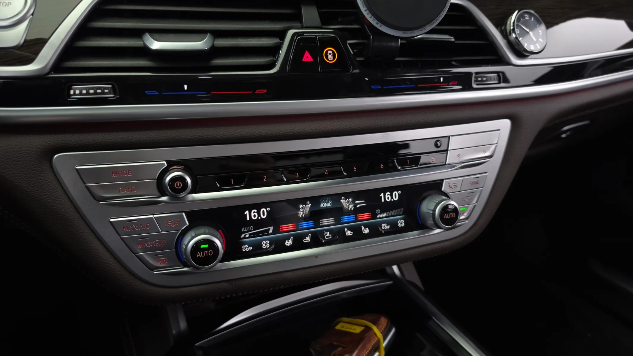 BMW 7 Series (G11) 745e i 2020 32/33