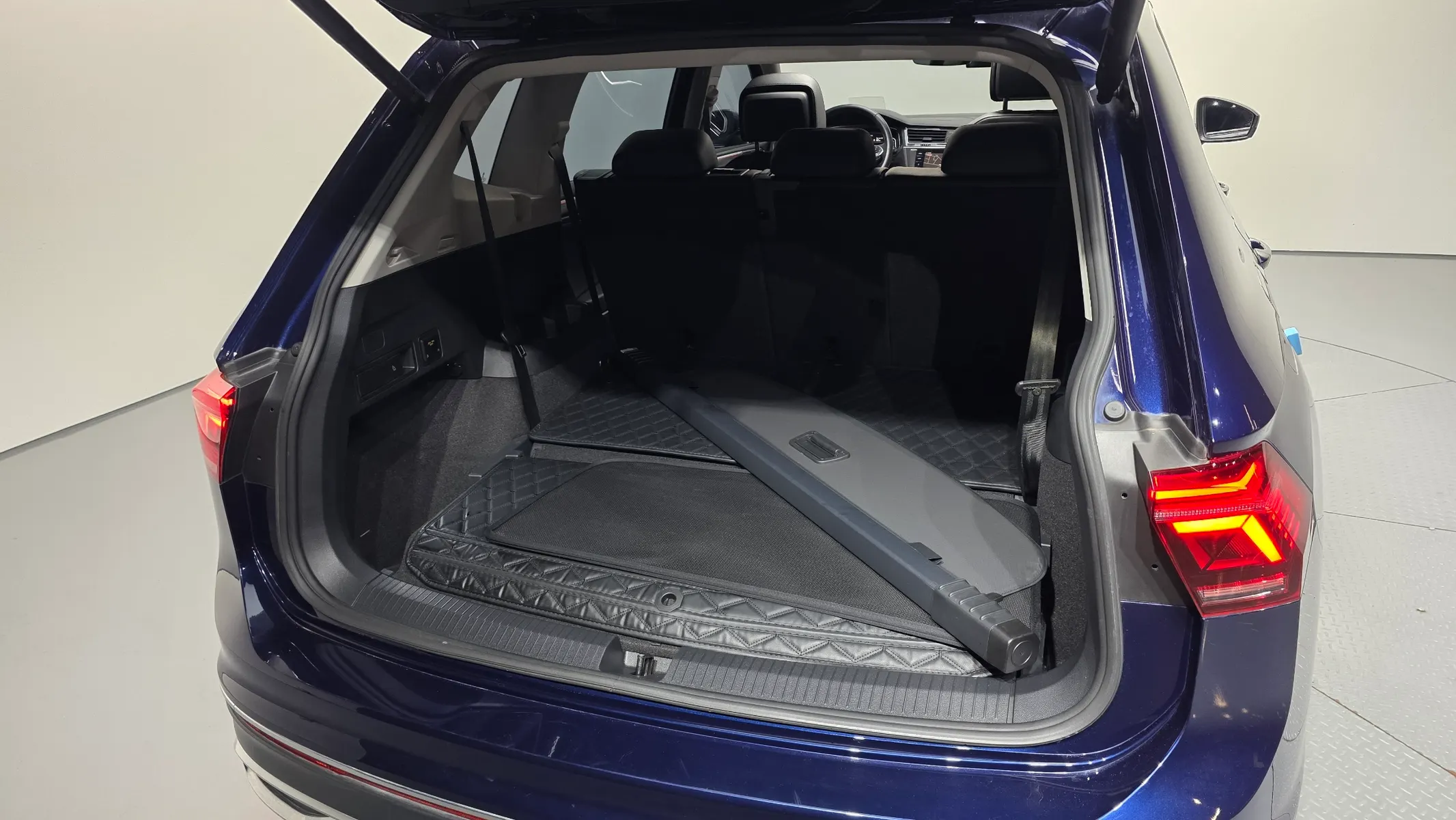 Volkswagen 티구안 올스페이스 2.0 TSI 2023 34/35