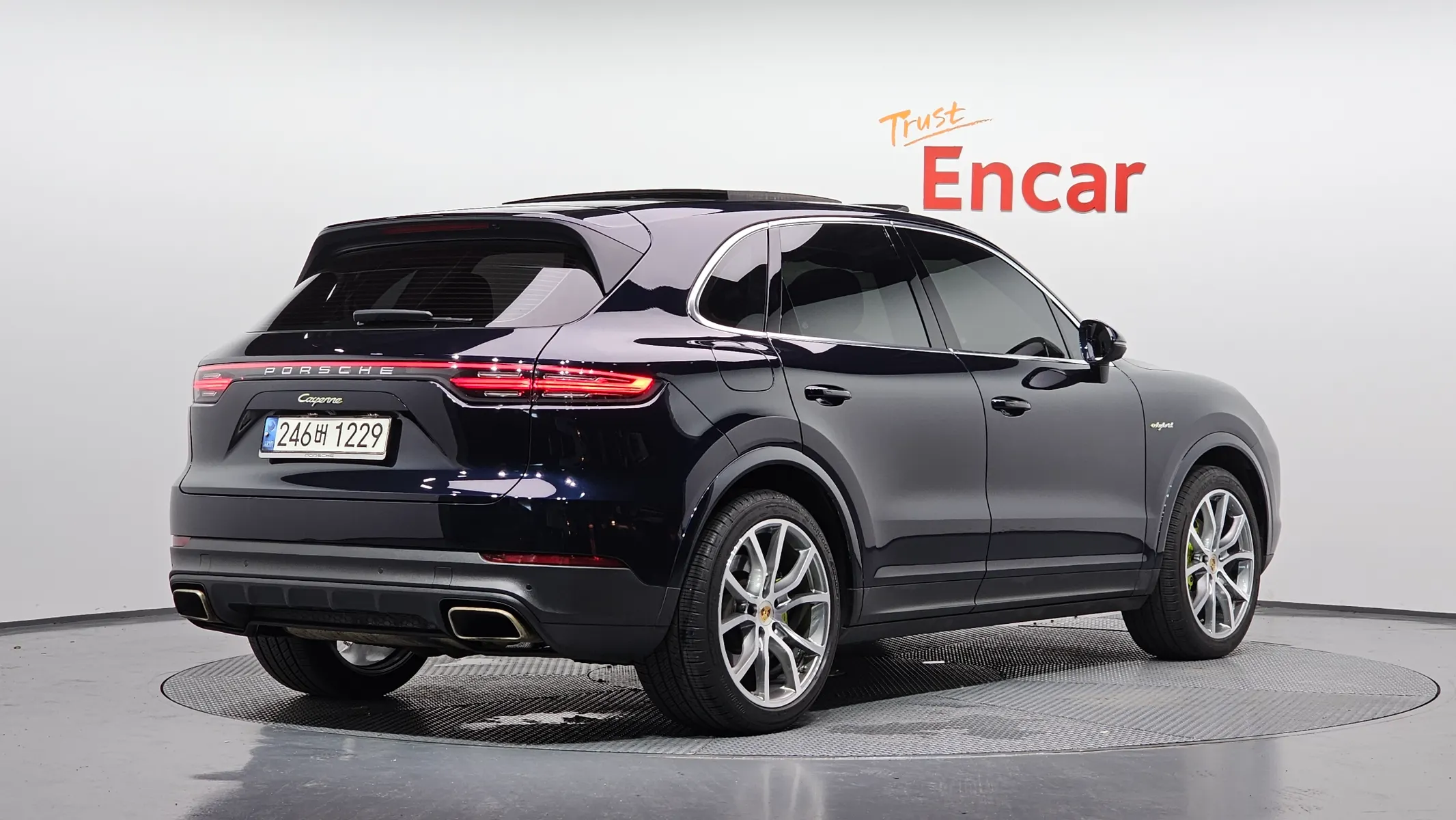 Porsche (PO536) 3.0 E- 2020 2/33