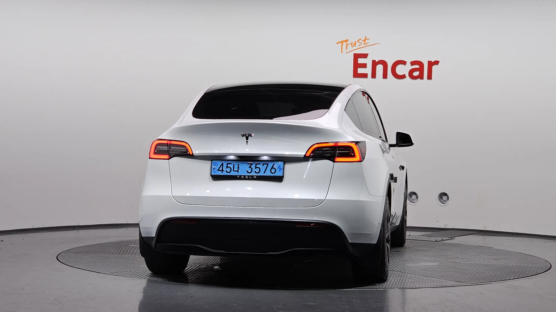 Tesla Y RWD 2024 3/5