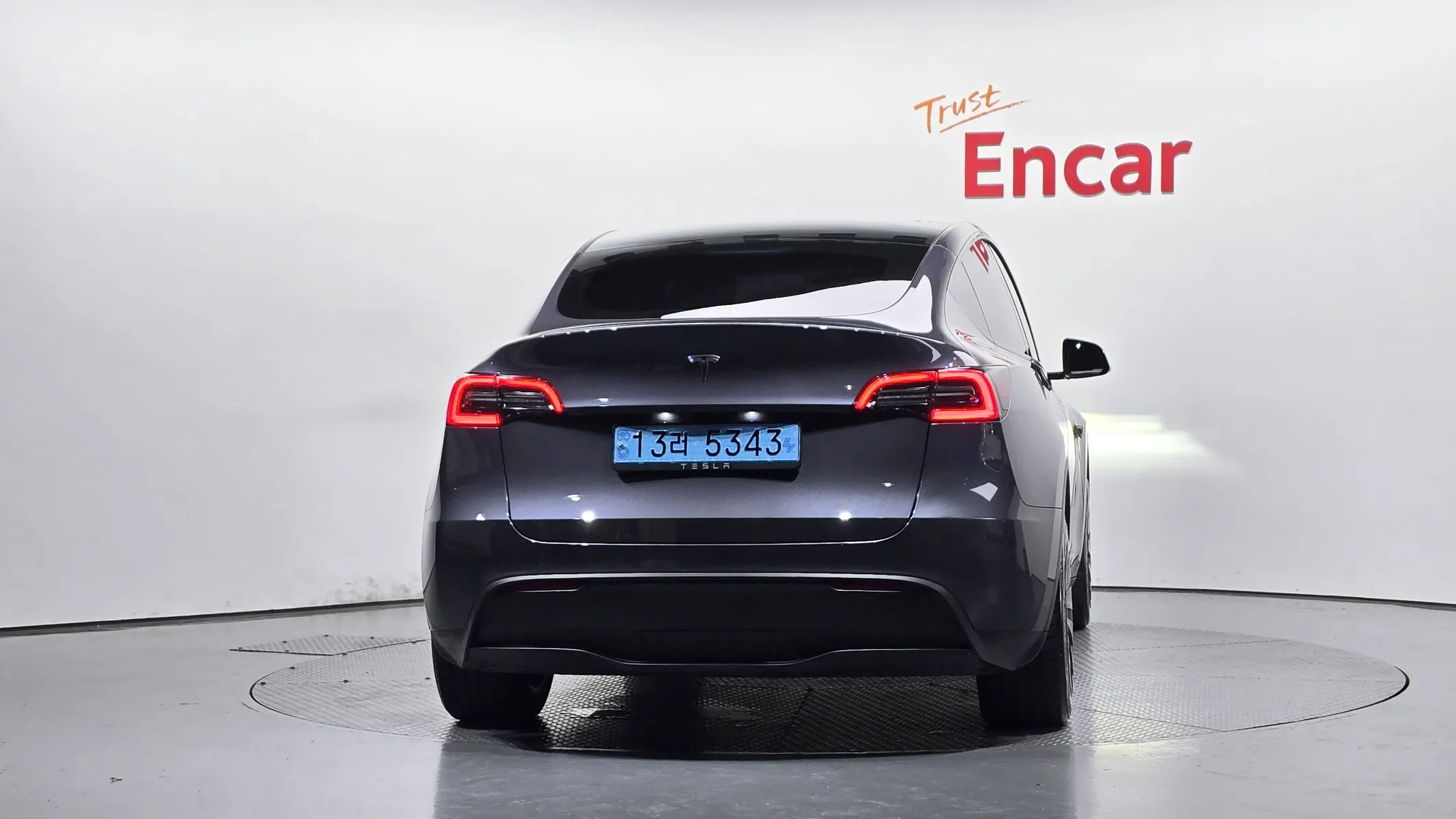 Tesla Y RWD 2023 3/5