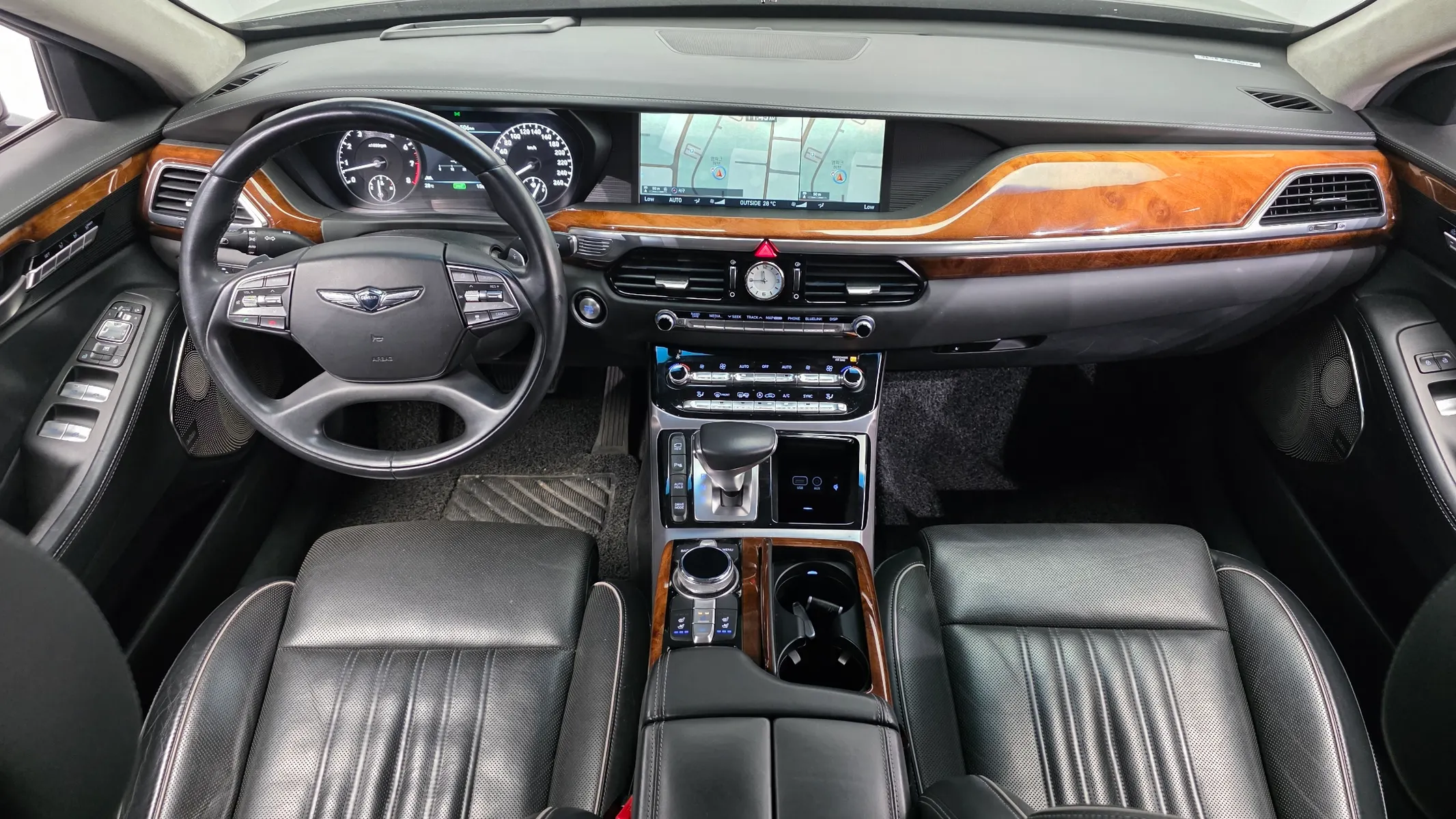 Genesis EQ900 5.0 GDI AWD 2016 4/5
