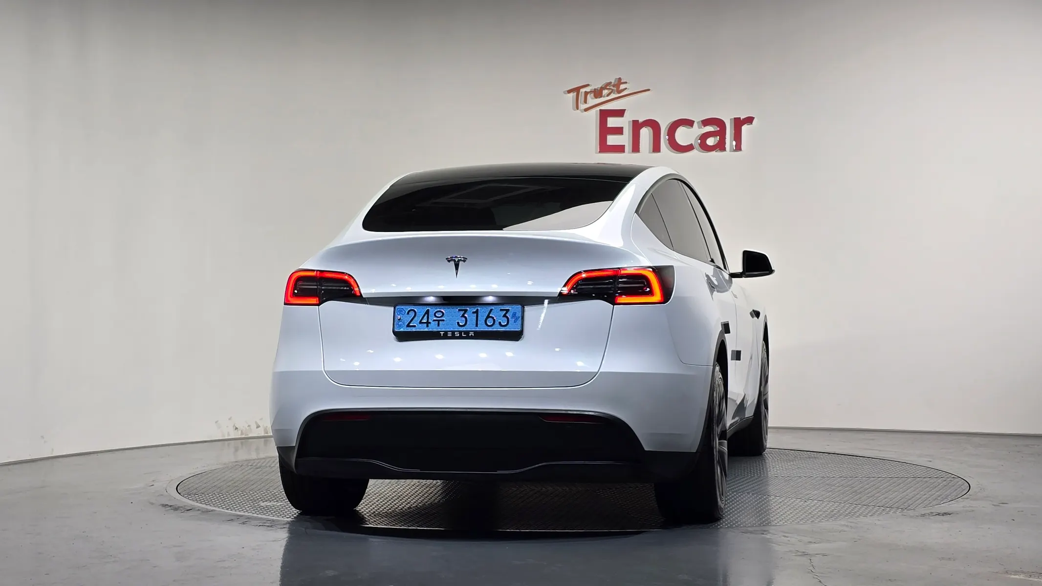 Tesla Y RWD 2024 3/5